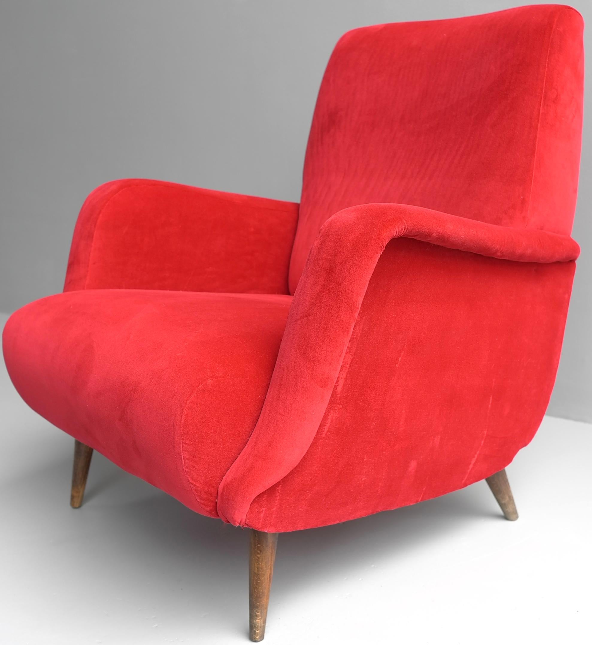 Mid-Century Modern Carlo de Carli Red velvet and Walnut Armchair Model 806 by Cassina, Italy, 1955 For Sale