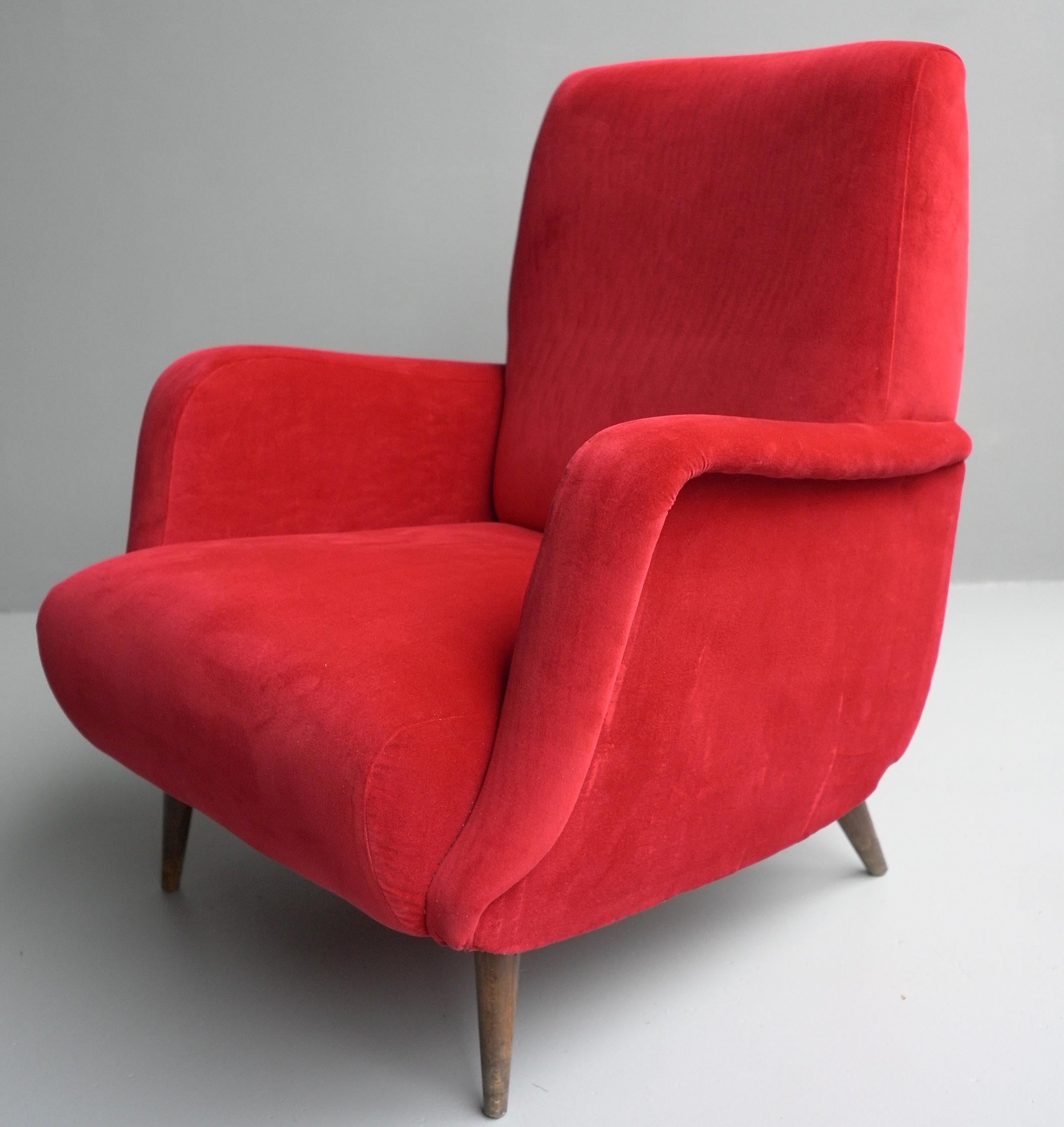 Mid-20th Century Carlo de Carli Red velvet and Walnut Armchair Model 806 by Cassina, Italy, 1955 For Sale