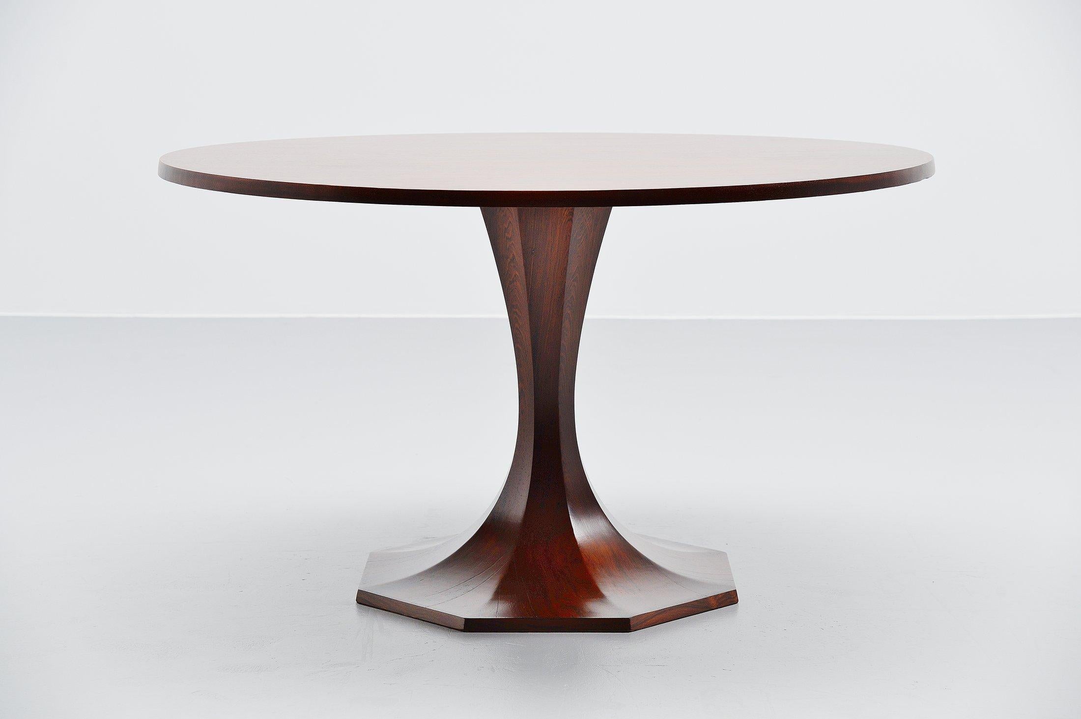 Stunning early pedestal 'Clessidra' dining table designed by Carlo de Carli and manufactured by Mobilia, Italy 1950. Very nice rosewood grained dining table with octagonal shaped tulip base. The table is super nicely balanced especially with the