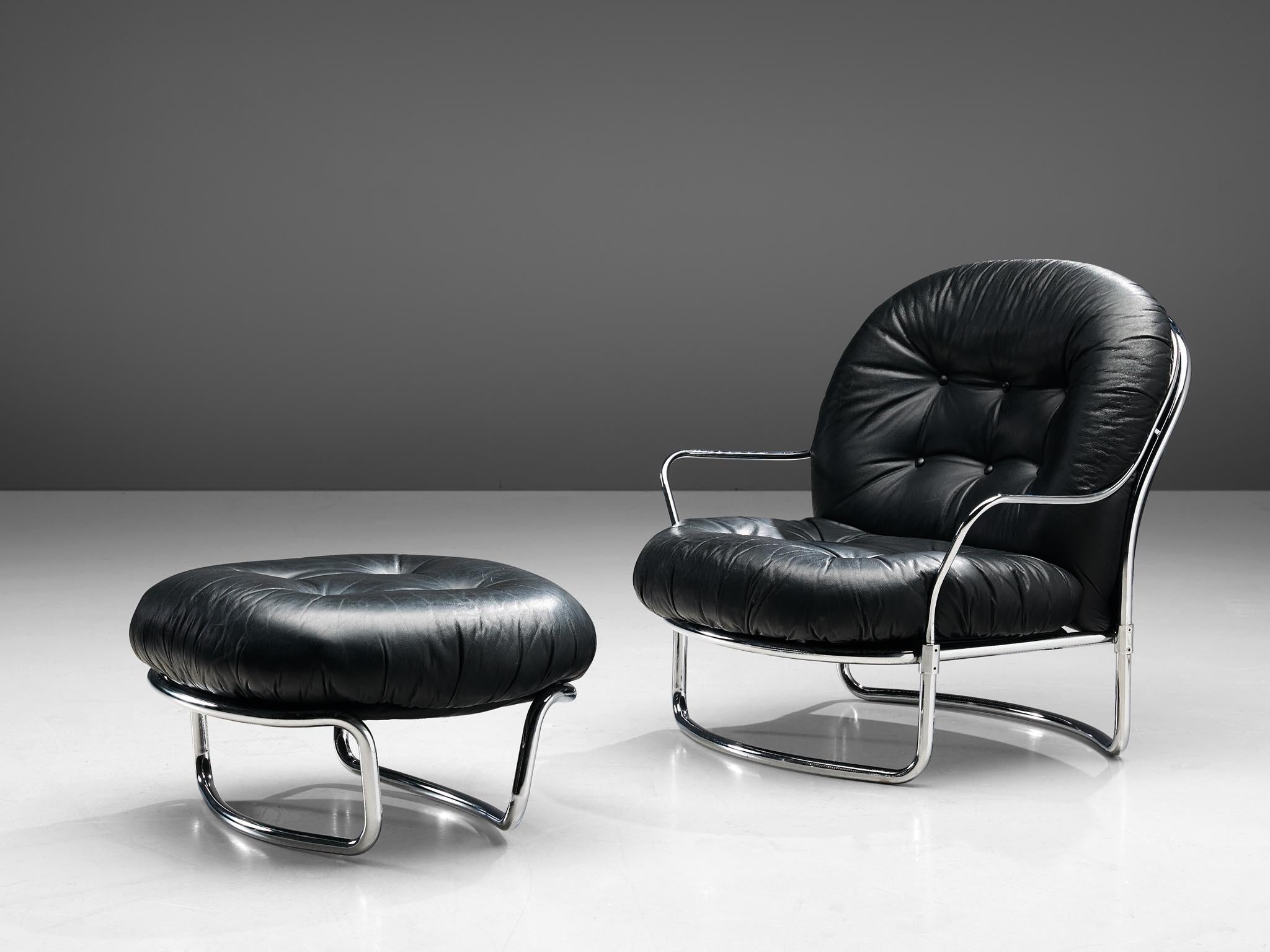 Carlo de Carli, lounge chair no. 915 with ottoman, metal and leather, Italy, 1969.

Elegant, tubular armchair designed by Carlo di Carli in 1969, manufactured by Cinova, Italy. The chair features a curved, chromed frame that holds the tufted,