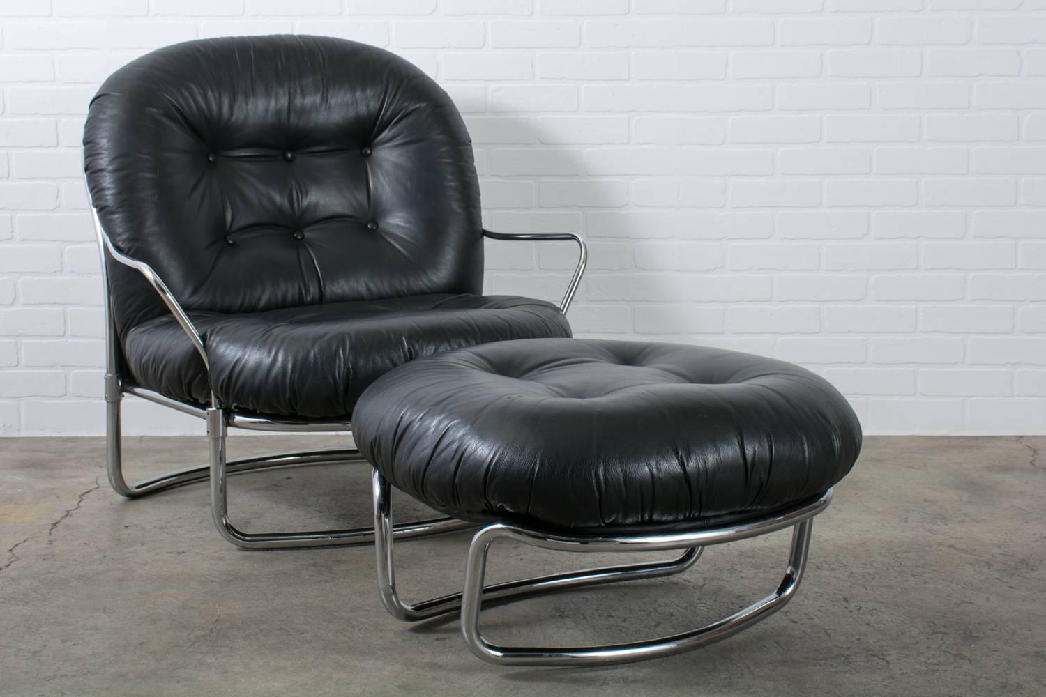 Mid-Century Modern Carlo di Carli Black Leather Lounge Chair and Ottoman, Italy, 1960s For Sale