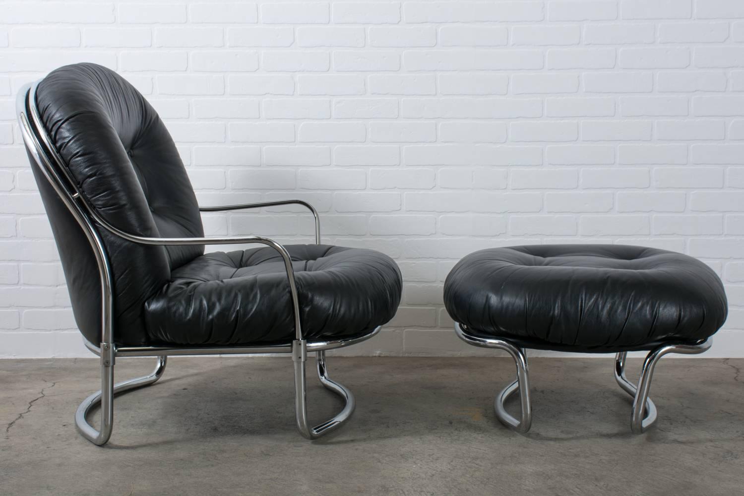 Italian Carlo di Carli Black Leather Lounge Chair and Ottoman, Italy, 1960s For Sale