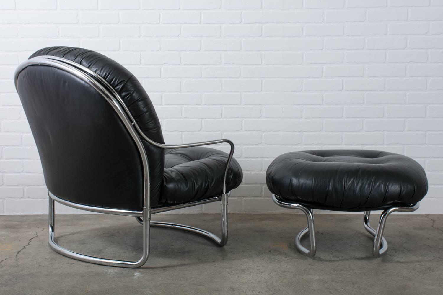 Carlo di Carli Black Leather Lounge Chair and Ottoman, Italy, 1960s In Good Condition For Sale In San Francisco, CA
