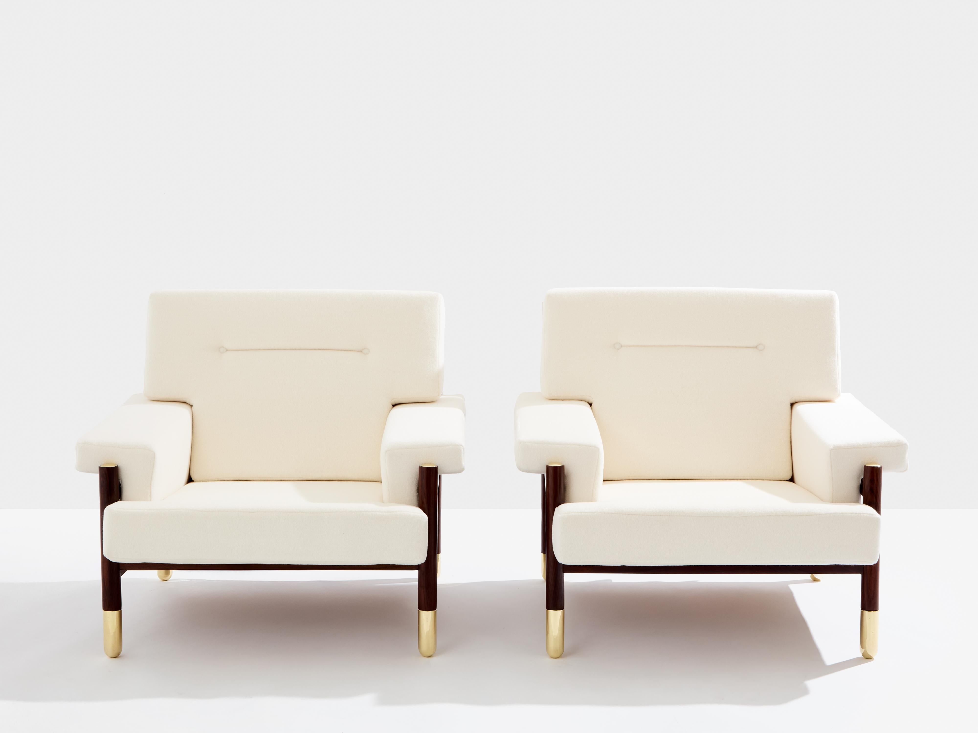 Beautiful pair of Italian armchairs designed by Carlo De Carli in 1966, and produced by Sormani in the 1960s and 1970s. This pair reflects Carlo De Carli’s vision of furniture as an extension of space, functional yet expressive. Named Sella, the