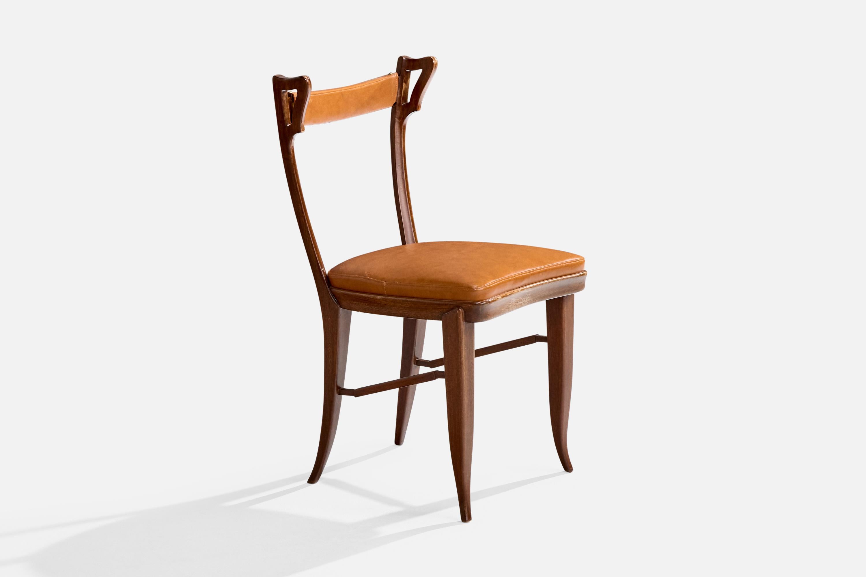Chaise d'appoint en noyer et simili cuir marron attribuée à Carlo Enrico Ravas, Italie, c. 1940.

Voir C. Mollino, Arredamenti di Ravas, Gorlich, Milan, 1949, page 89, 115 et d'autres pages pour des formes de mobilier apparentées.

Dimensions