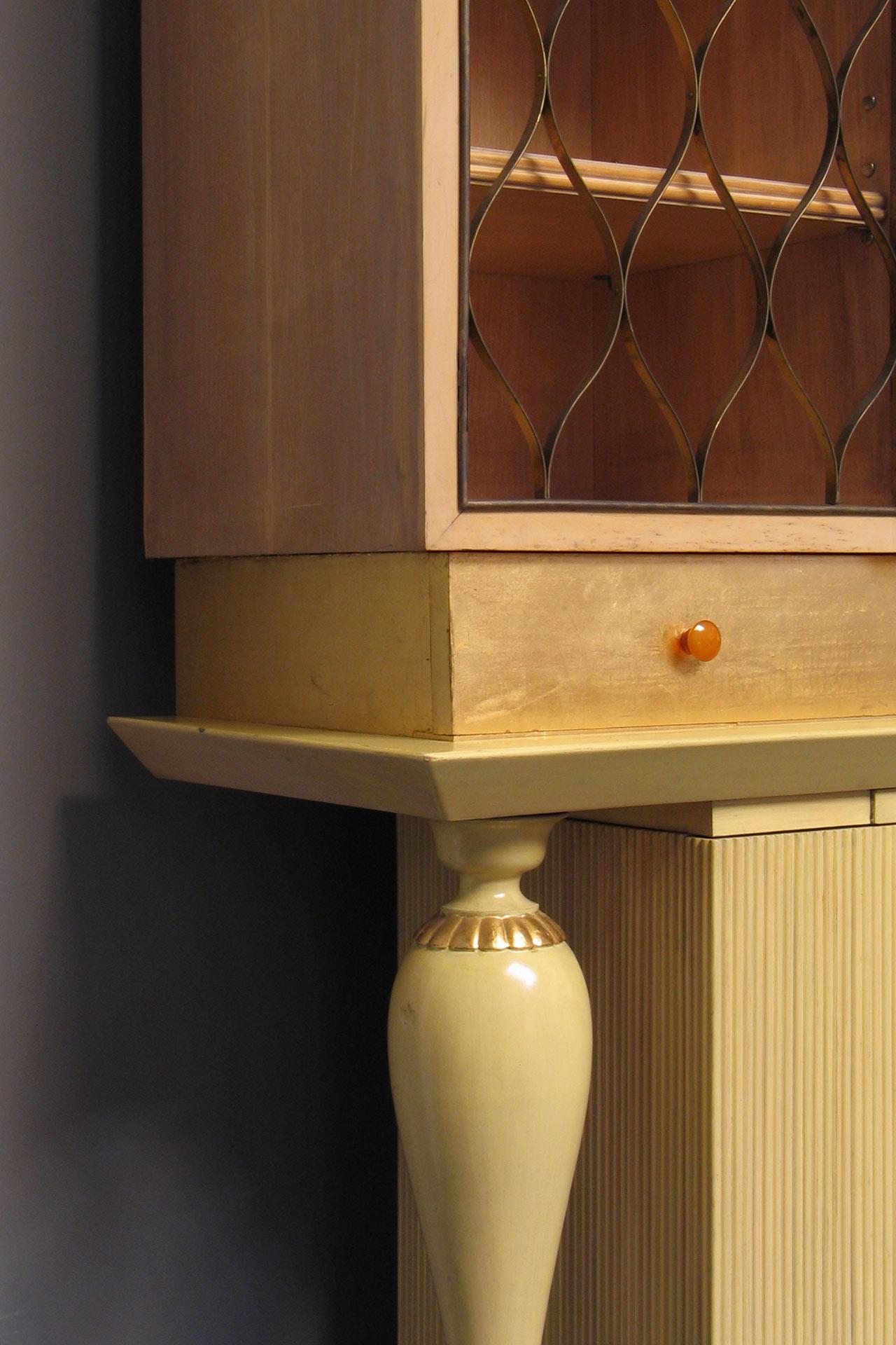 Carlo Enrico Rava Zweiteiliger Kabinettschrank mit Edo-Druck und Balusterfüßen, 1940er Jahre (Moderne) im Angebot