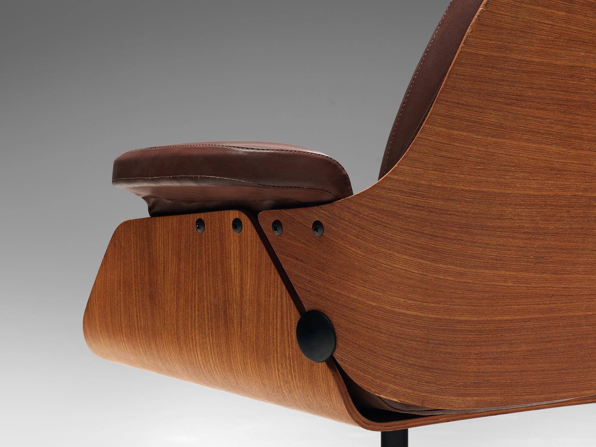 Post-Modern Carlo Fongaro Set of Eight Conference Chairs ‘Probjeto’ in Mahogany and Leather