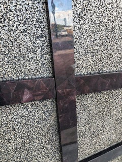 Grande mobile monumentale in pietra di terrazzo nero e conchiglia di mare nera Damar