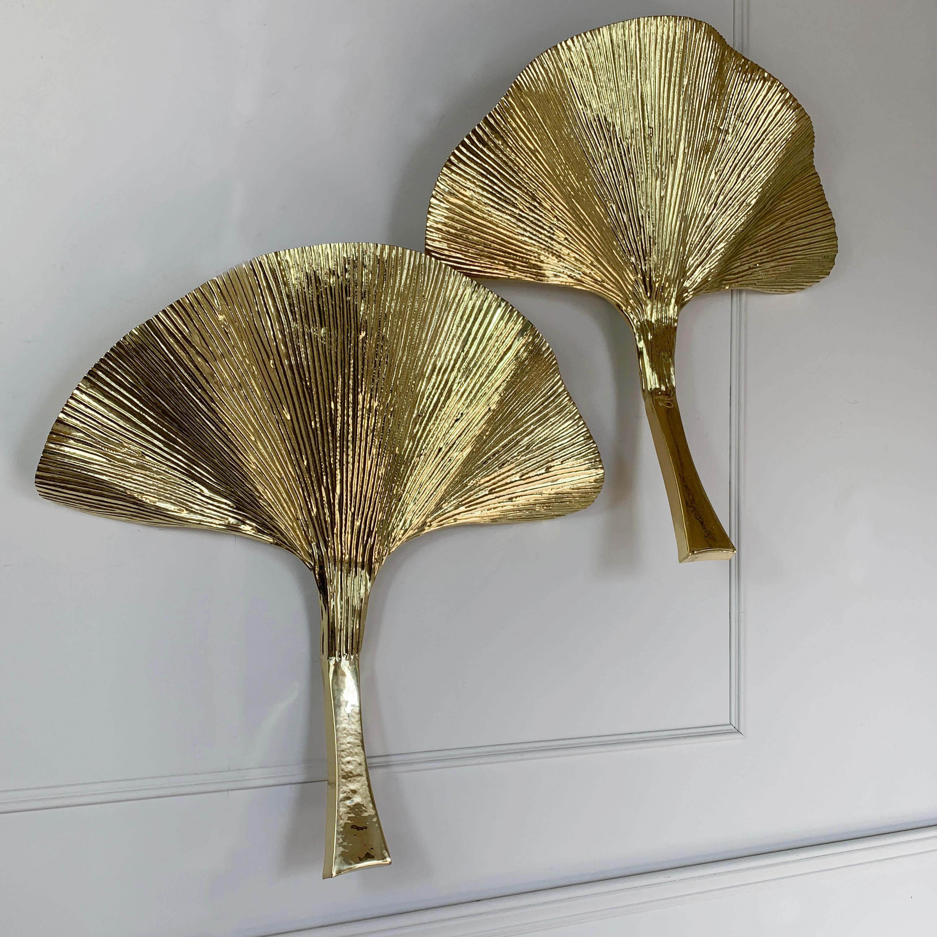 Large pair of brass ginkgo wall lamps attributed to Carlo Giorgi for Bottega Gadda
Dating to the 2nd half of the 20th century, Italy
Huge bright gilt ginkgo leaves with stems, both lights are slightly different in shape, full with linear leaf