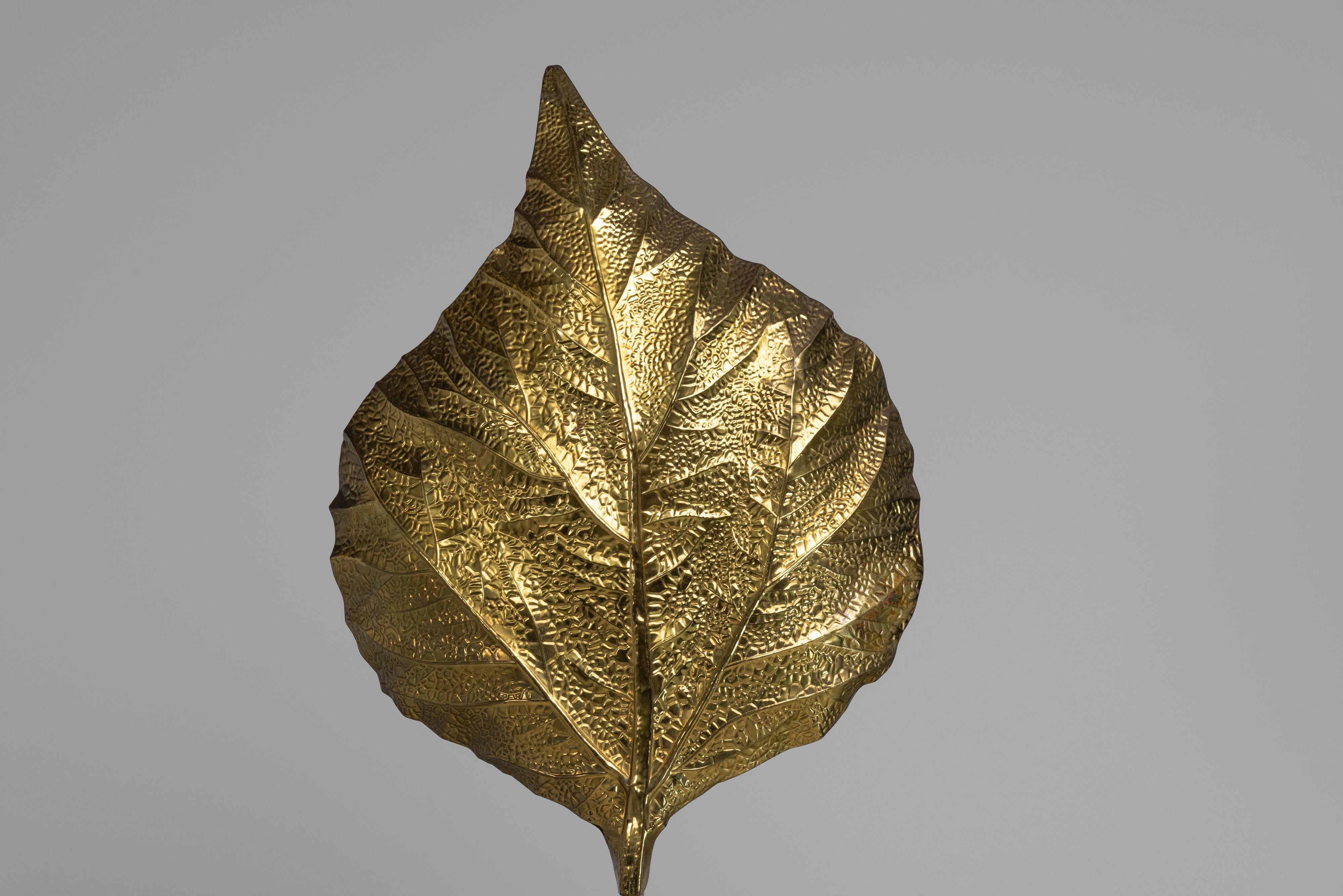 Elegant oversized floor lamp in the shape of a rhubarb leaf. Designed by Carlo Gorgi and manufactured by Bottega Gadda, Italy 1971. This lamp is made of solid brass, and its original patina gives it a special character. The design includes an