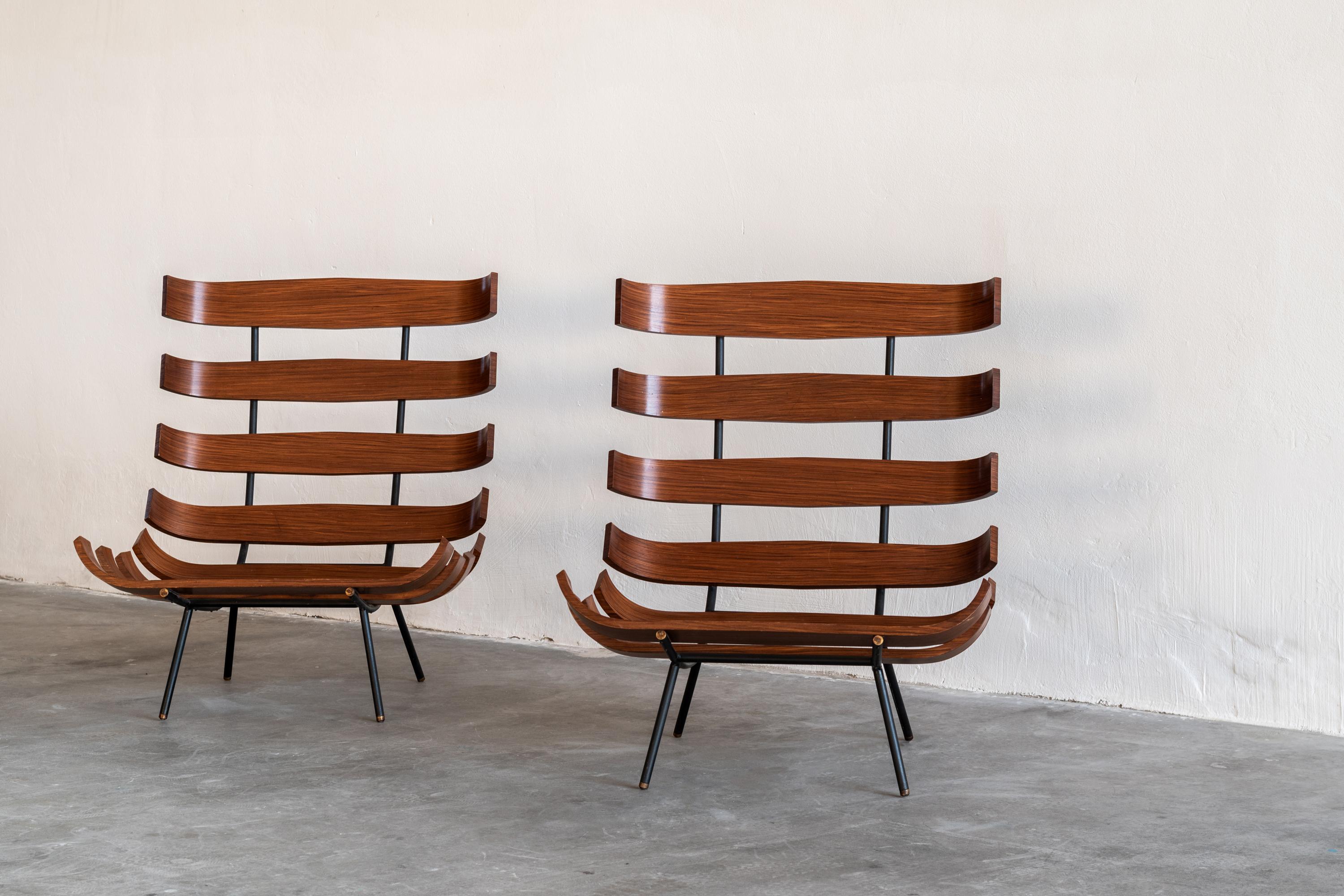 Costela chairs designed by Carlo Hauner & Martin Eisler for Forma (Brazil, 1950).
Seating with a structure in lacquered iron and solid wood.
Two chairs are available.
   