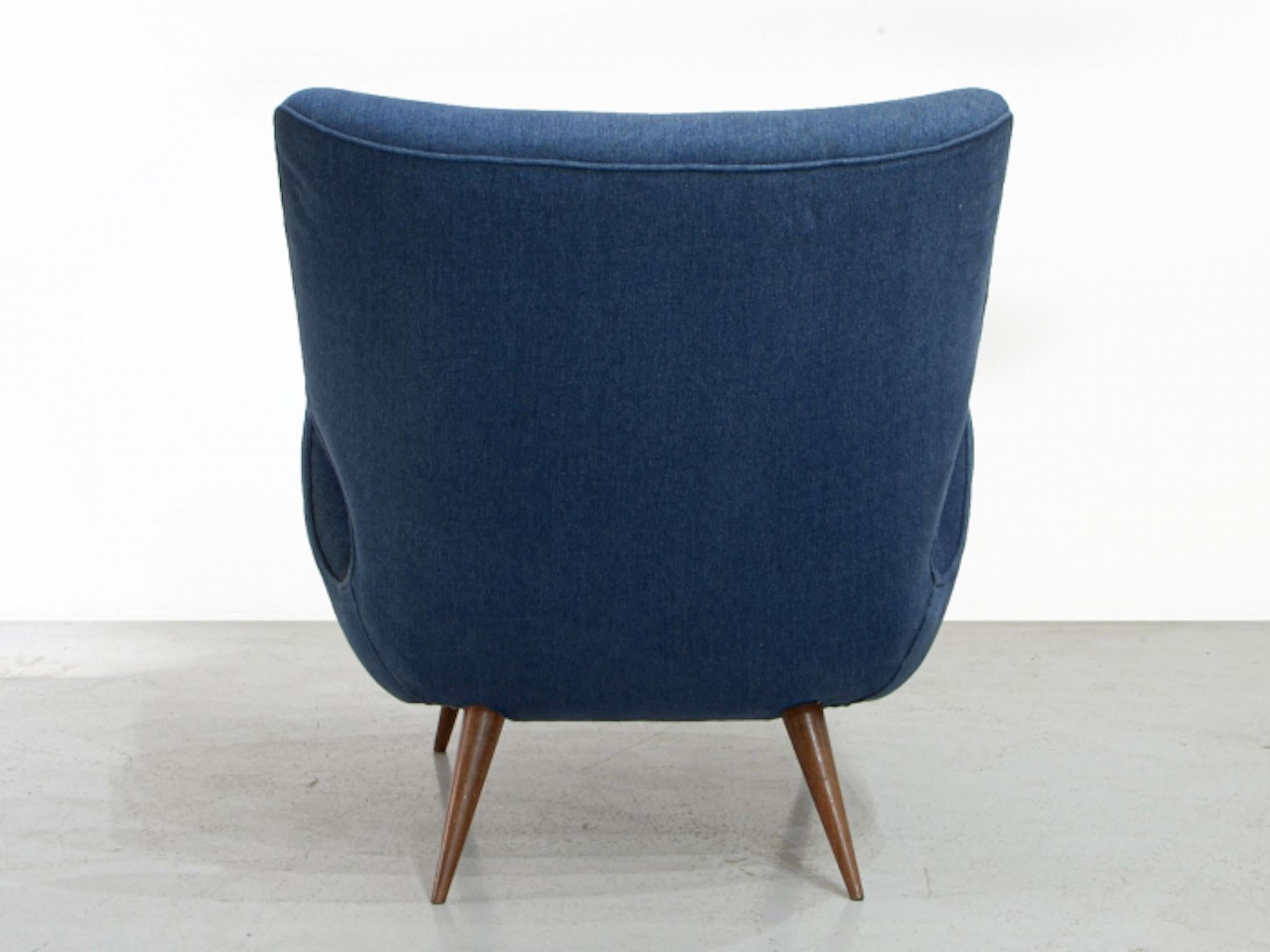 Carlo Hauner, Armchair, 1950's, Caviuna Wood and Blue Cotton In Excellent Condition For Sale In PARIS, FR