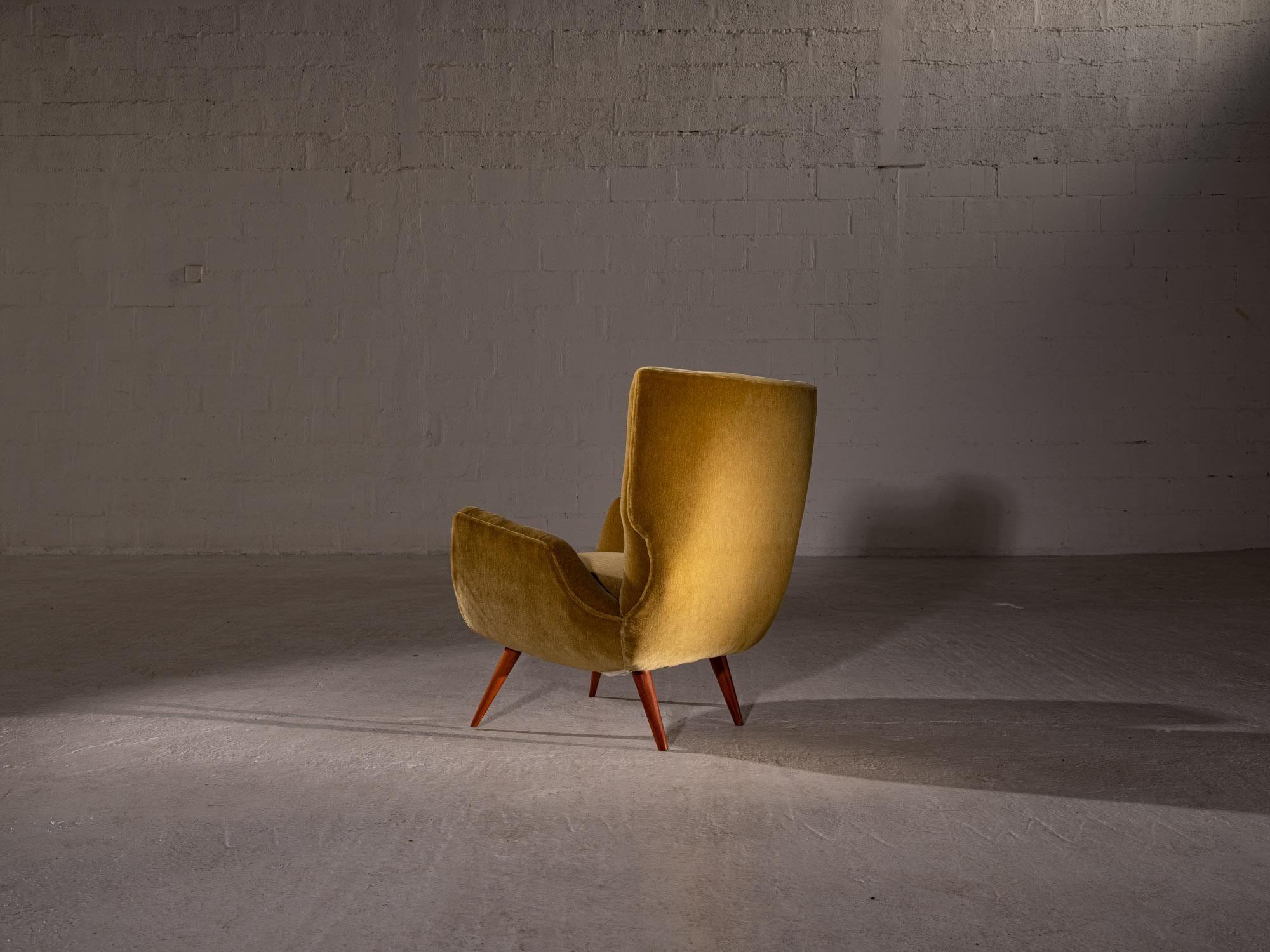 Carlo Hauner, Poltrona, anni '50, Wood Wood e velluto di Mohair in vendita 3