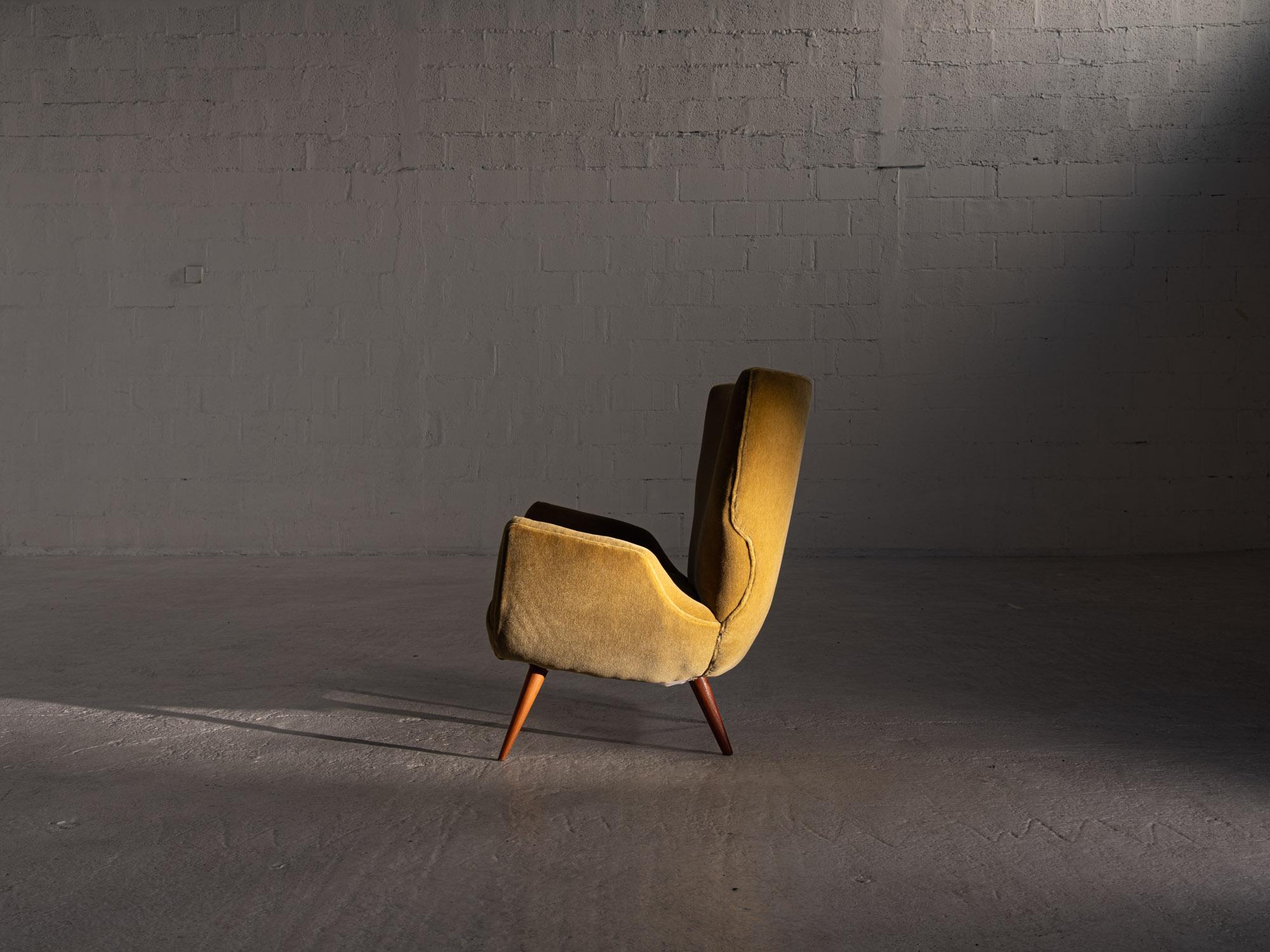 Carlo Hauner, Poltrona, anni '50, Wood Wood e velluto di Mohair in vendita 1