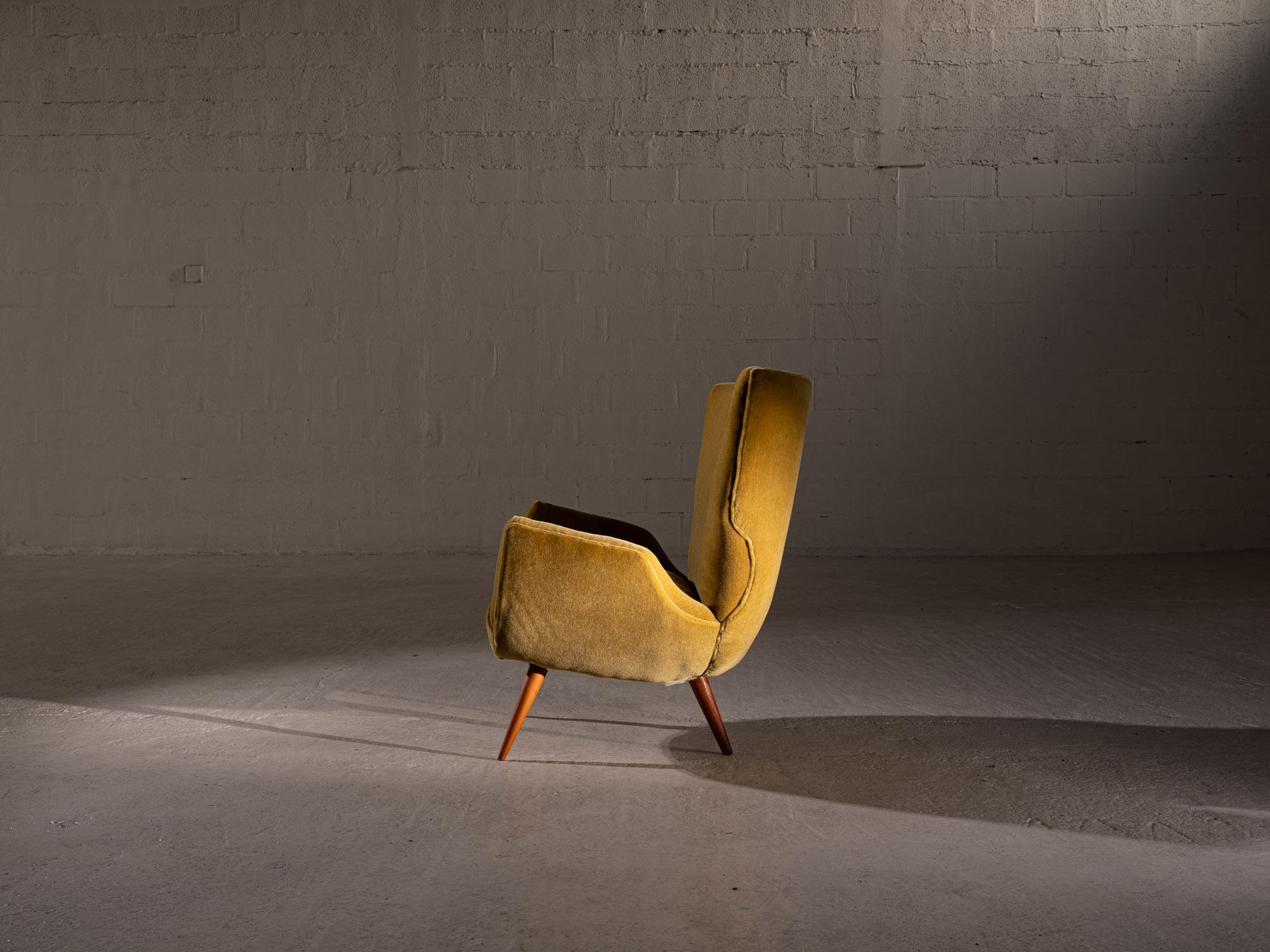 Carlo Hauner, Poltrona, anni '50, Wood Wood e velluto di Mohair in vendita 2