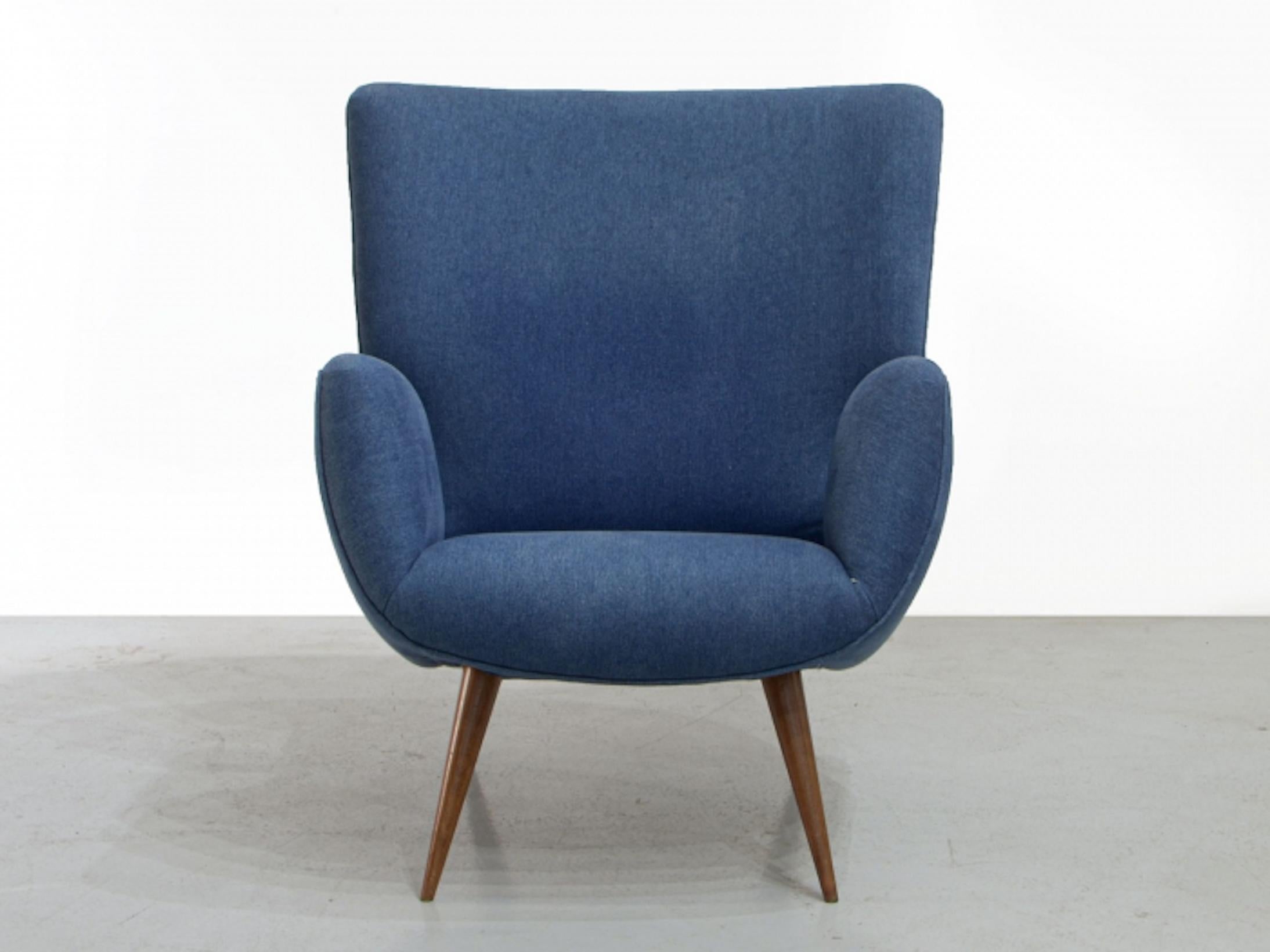 Carlo Hauner, Poltrona. Legno di Caviuna e tessuto di cotone. C.C. 1950 In condizioni buone in vendita a PARIS, FR