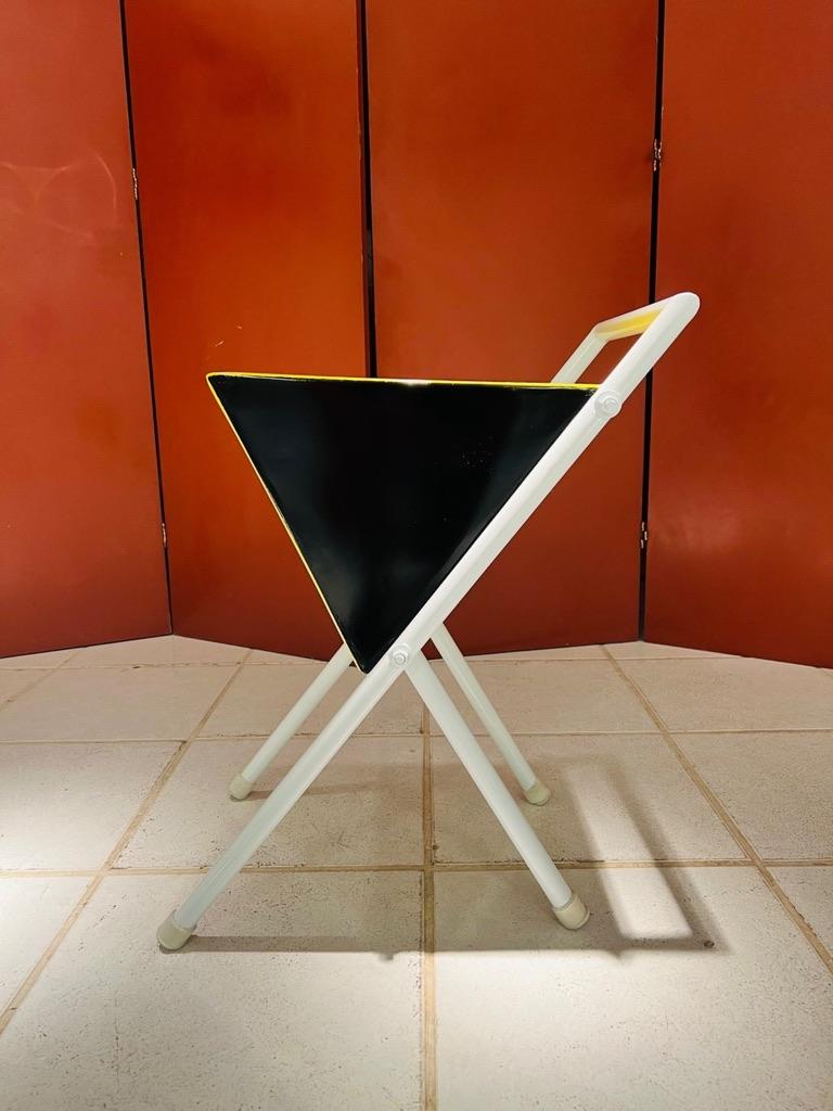 Carlo Hauner brasilian tricolor side table wood lacquered and iron circa 1960. In Excellent Condition For Sale In Rio De Janeiro, RJ