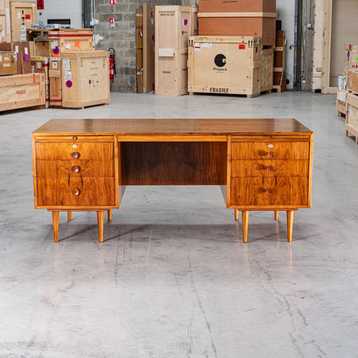 Mid-Century Modern Carlo Hauner. Bureau (sur commande spéciale), bois de Caviuna, vers 1950 en vente