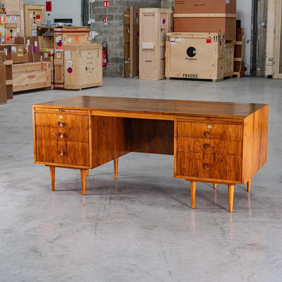 Brésilien Carlo Hauner. Bureau (sur commande spéciale), bois de Caviuna, vers 1950 en vente