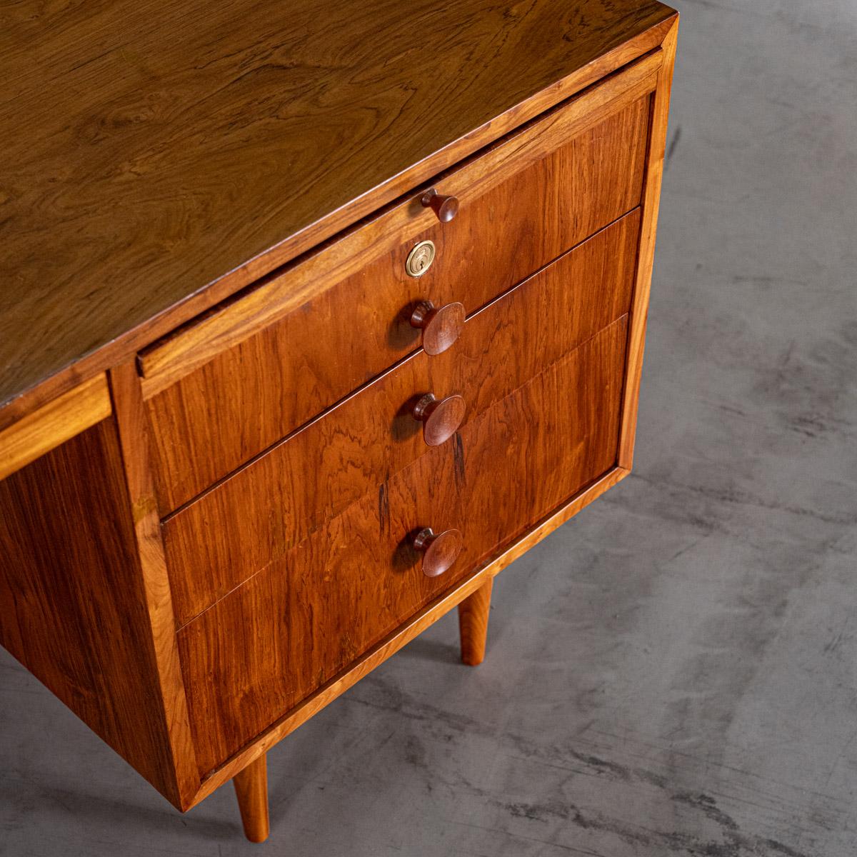 20ième siècle Carlo Hauner. Bureau (sur commande spéciale), bois de Caviuna, vers 1950 en vente
