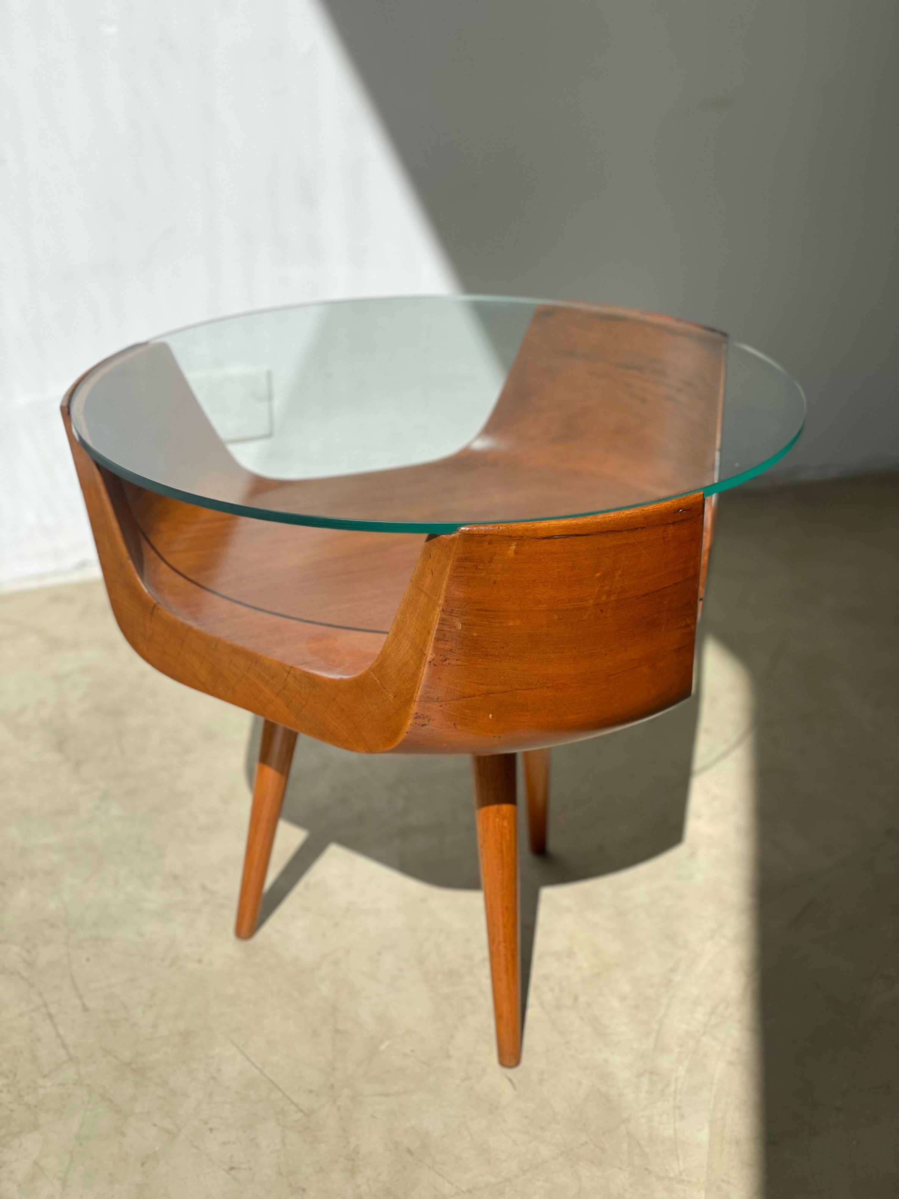Brazilian Carlo Hauner for Móveis Artesanal/Forma. Mid-Century Modern Side Table in Wood For Sale