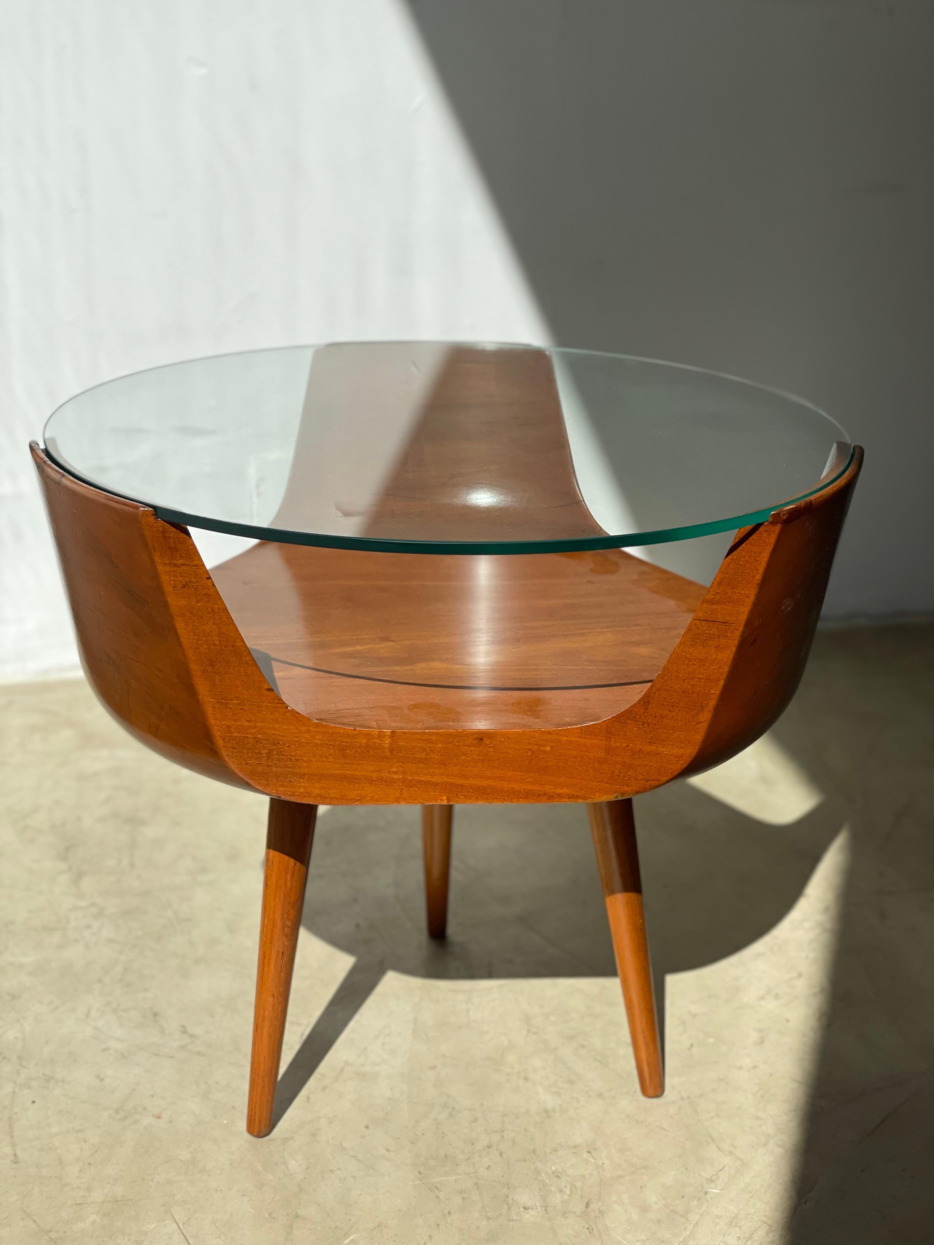 Mid-20th Century Carlo Hauner for Móveis Artesanal/Forma. Mid-Century Modern Side Table in Wood For Sale