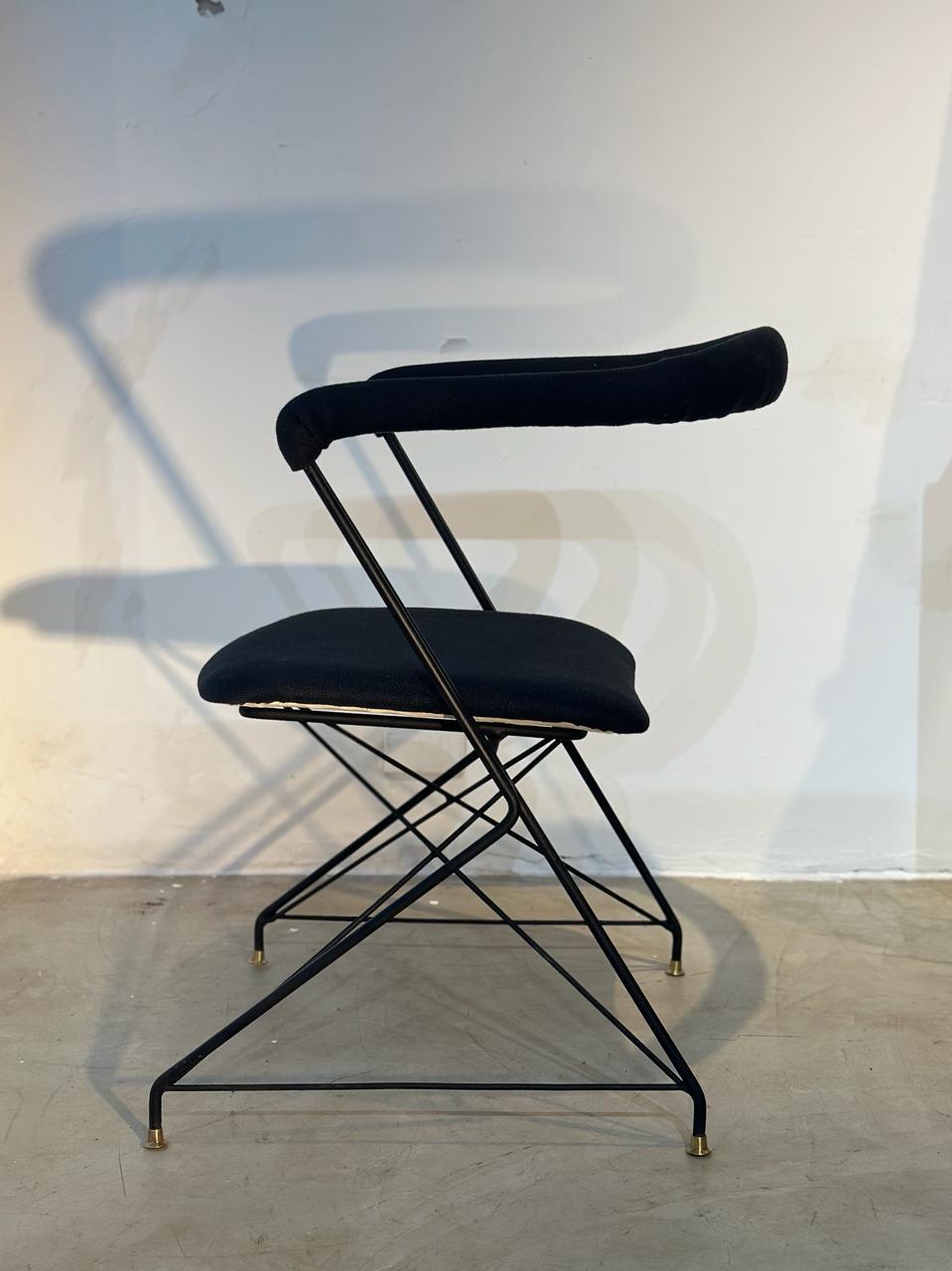 Carlo Hauner for Móveis Artesanal. Mid-Century Modern Armchair w/ Iron Structure For Sale 4