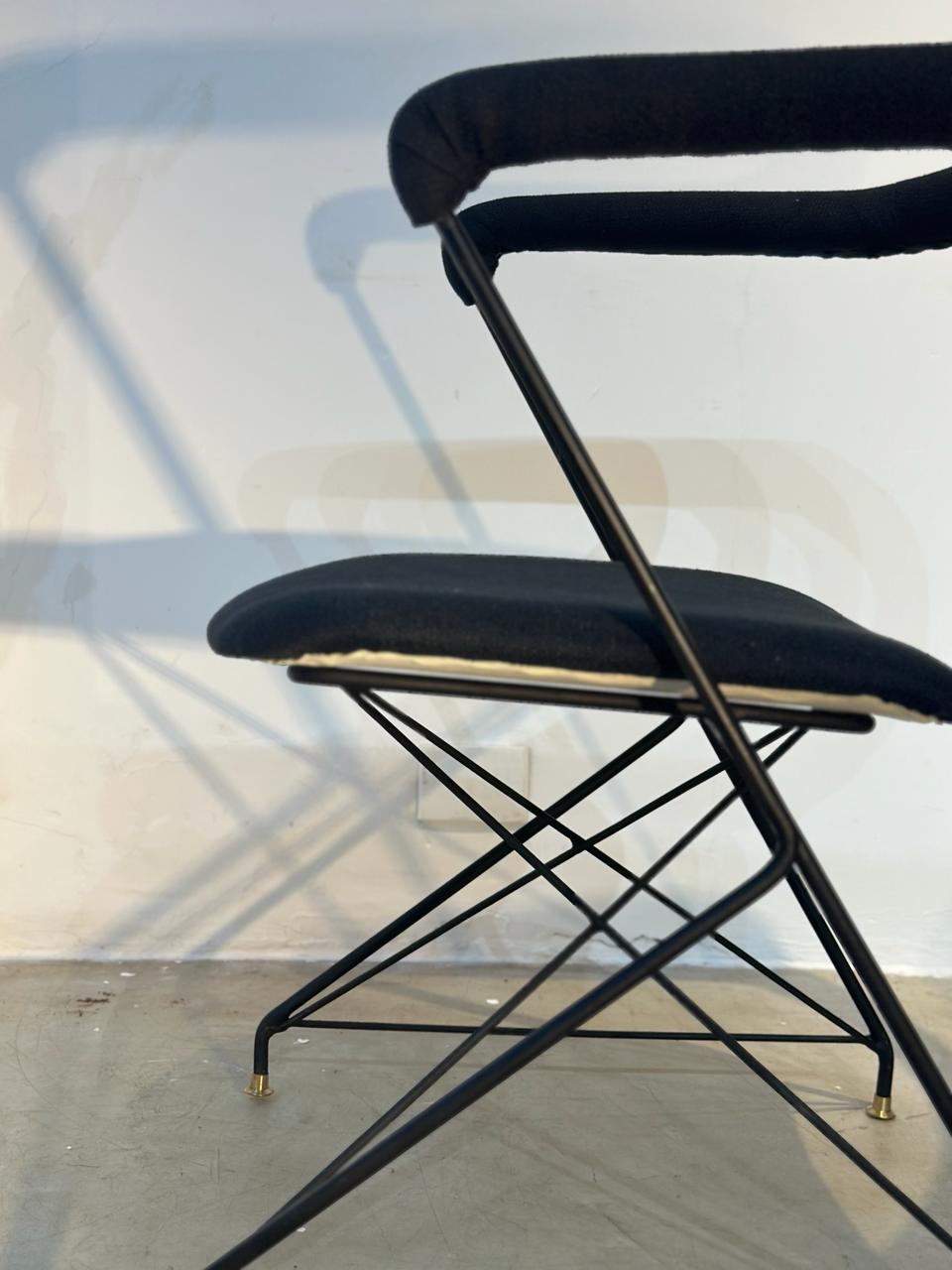 Carlo Hauner for Móveis Artesanal. Mid-Century Modern Armchair w/ Iron Structure For Sale 1