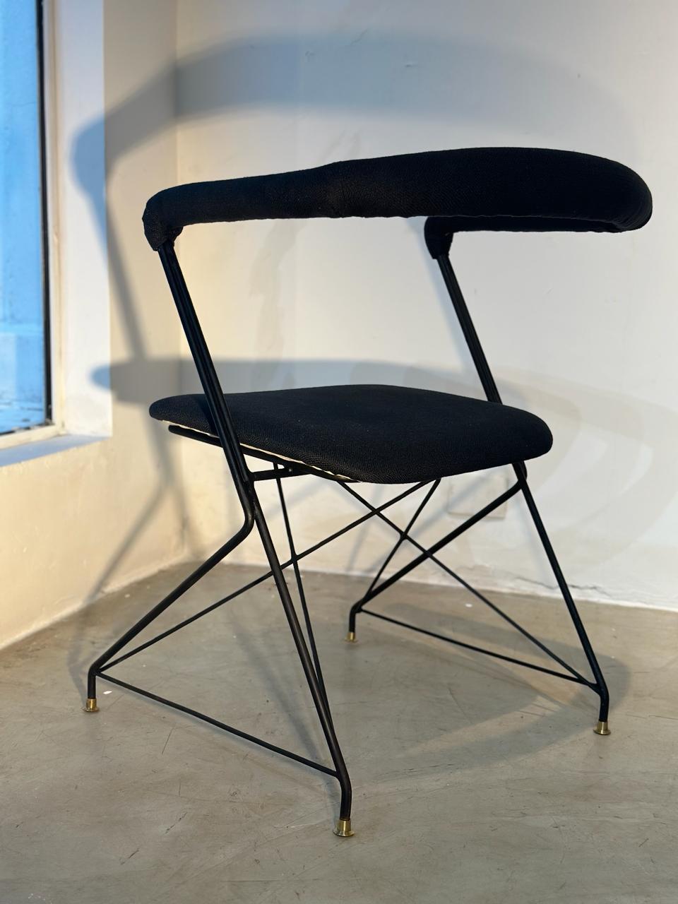 Carlo Hauner para Móveis Artesanal. Sillón moderno de mediados de siglo con estructura de hierro en venta 1