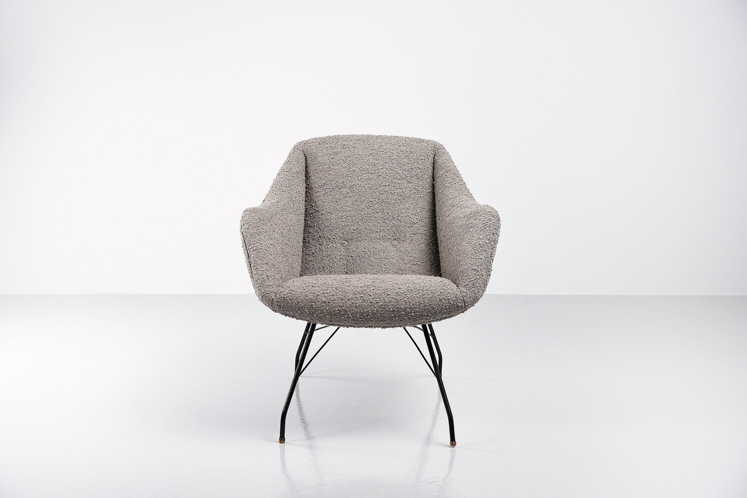 Stunning and comfortable ‘Concha’ (shell) lounge chair designed by Carlo Hauner and Martin Eisler and manufactured by Forma Moveis, Brazil 1950. This chair has a solid steel structure and newly upholstered shell seat in grey bouclé fabric. As you