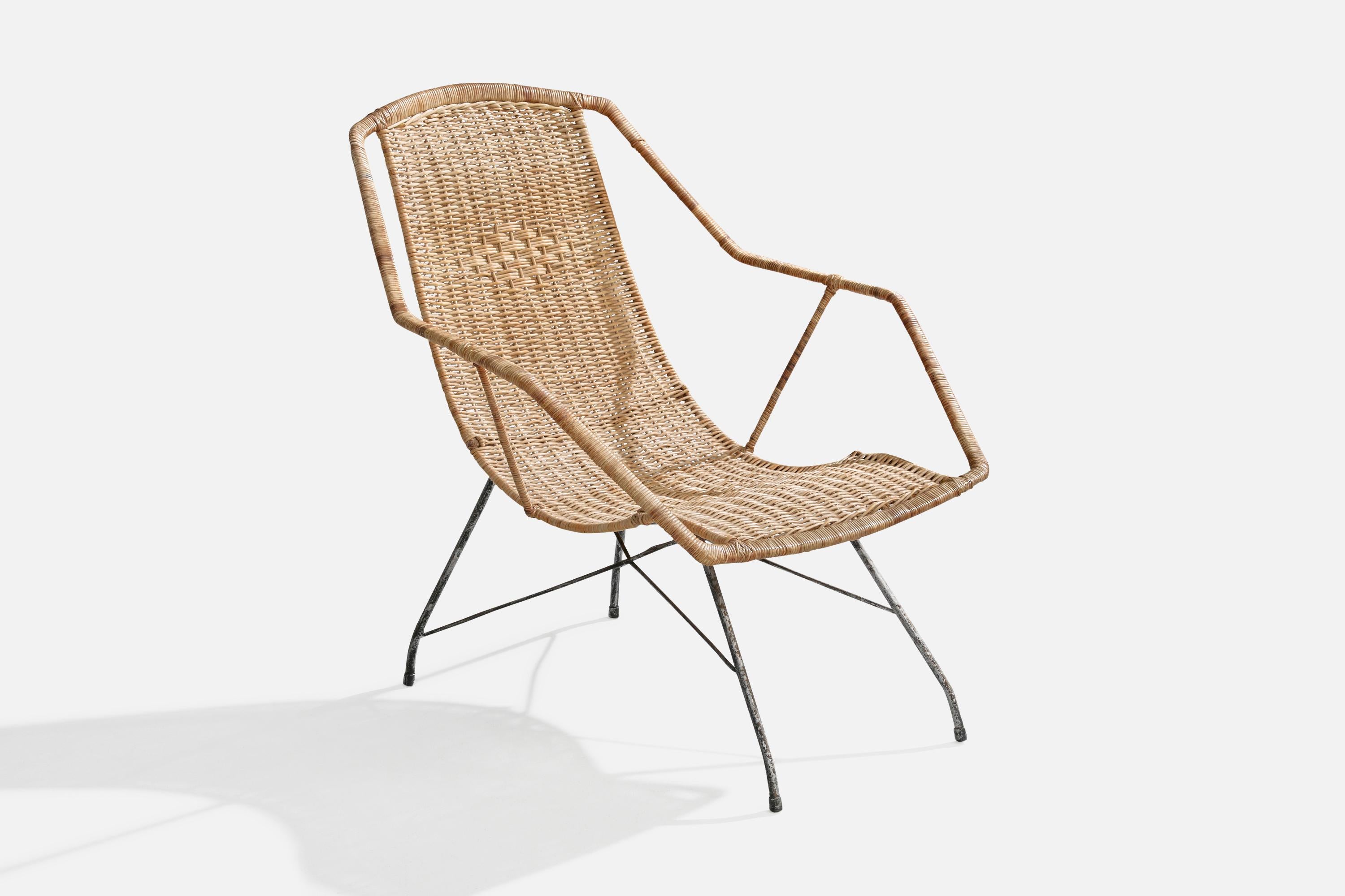 An iron and rattan lounge chair designed by Carlo Hauner & Martin Eisler and produced by Forma S.A., Brazil, 1950s.

Heavy oxidation to metal legs.

Overall Dimensions (inches): 31” H x 28” W x 30” D

Seat Height (inches): 13.75”

Arm Height