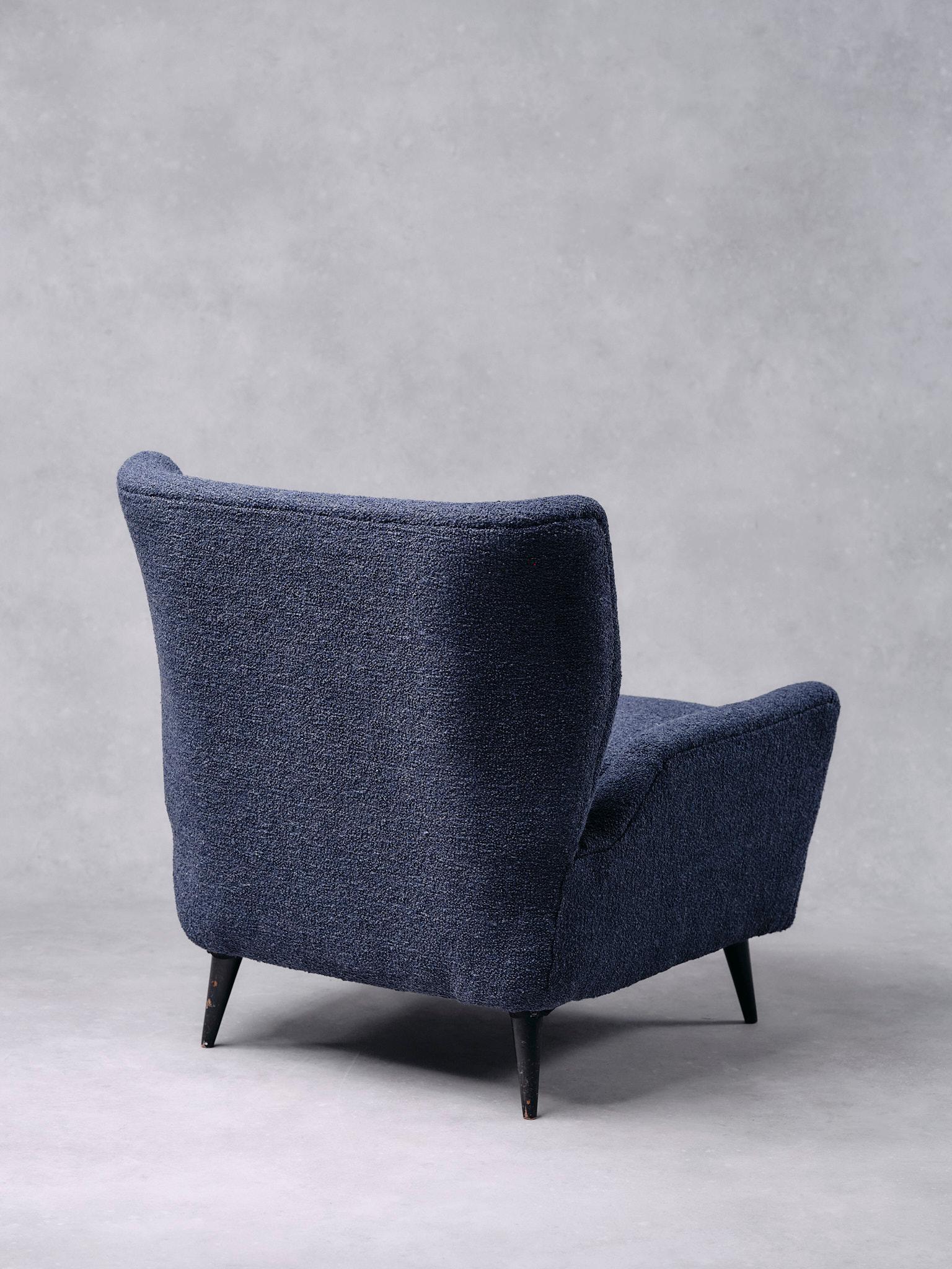Legno Carlo Hauner & Martin Eisler coppia di poltrone con schienale alto tappezzate di blu in vendita