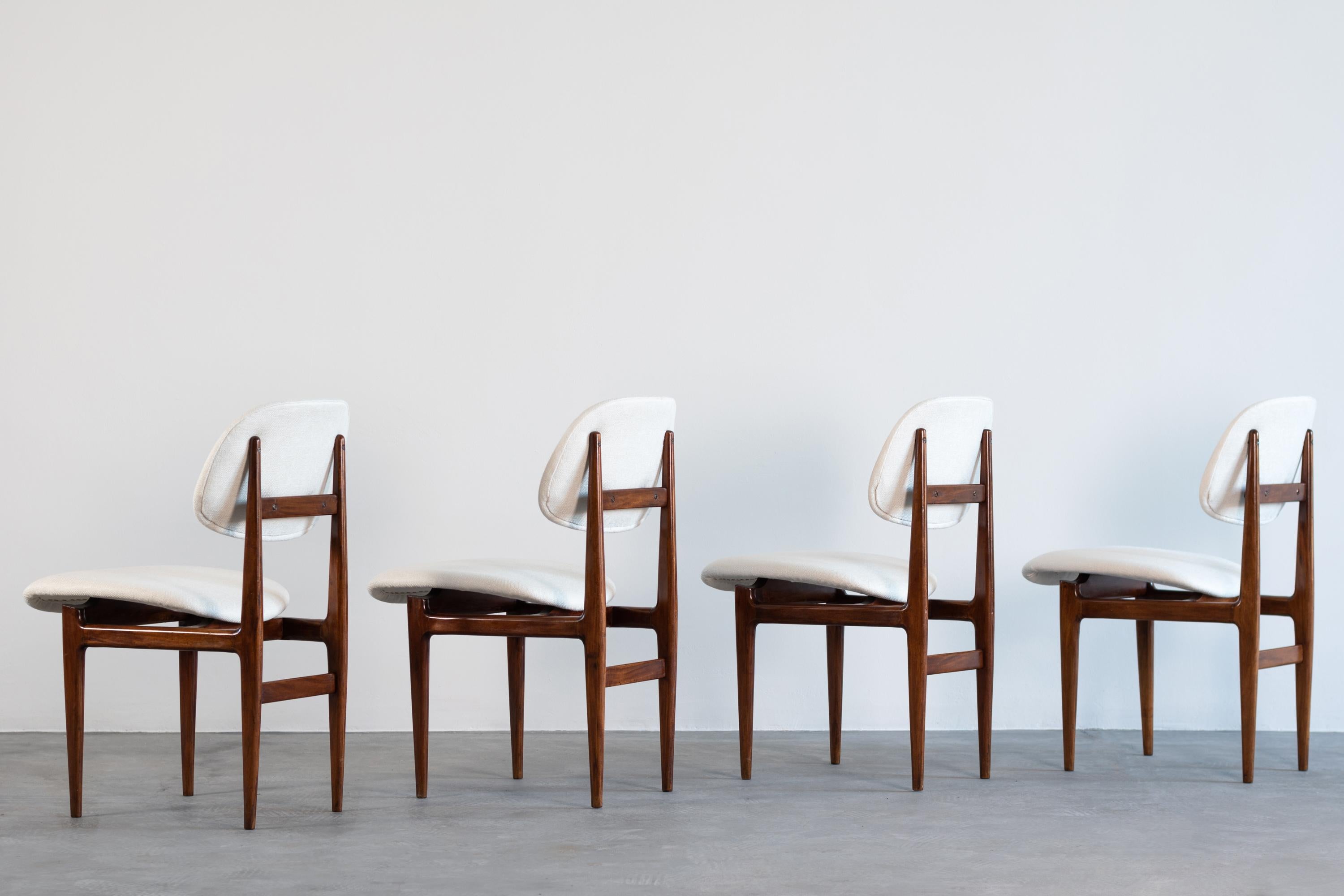 Carlo Hauner & Martin Eisler Set of Four White Fabric Chairs for Forma In Fair Condition In Montecatini Terme, IT