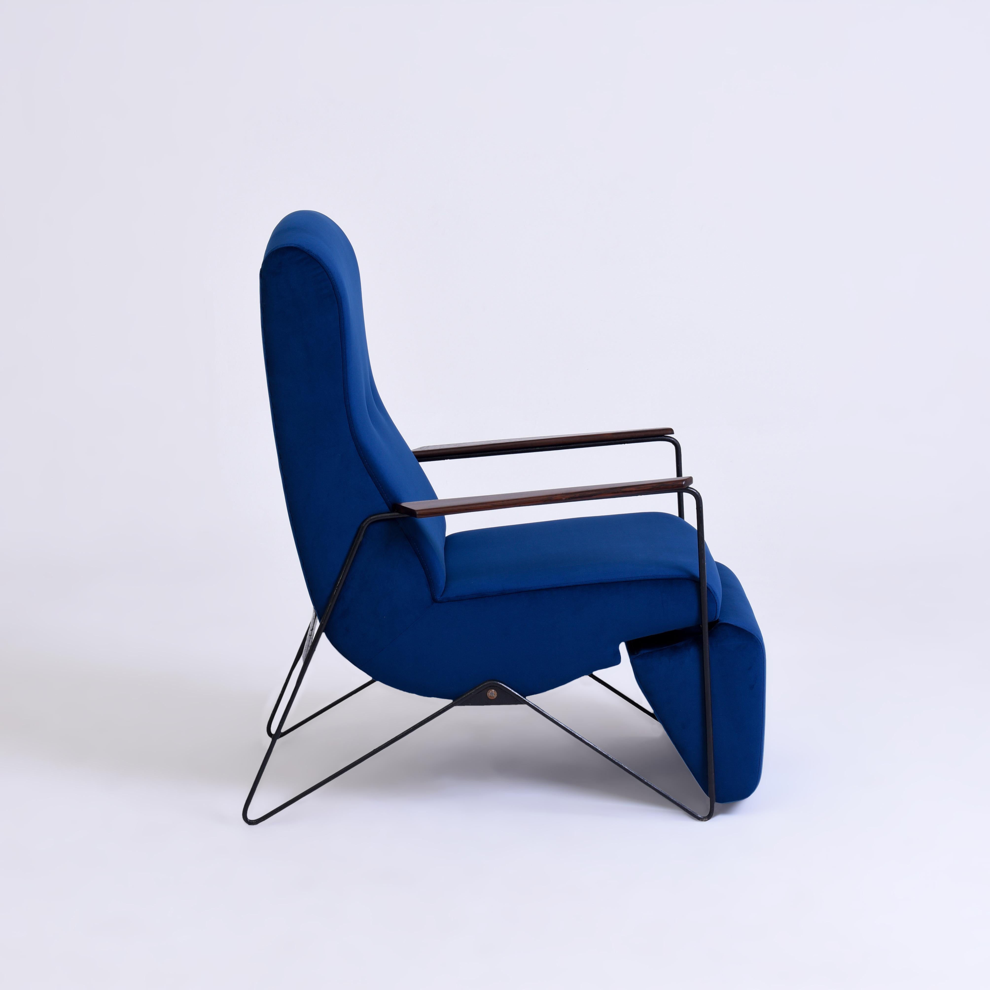 Mid-Century Modern Carlo Hauner Midcentury Long Chair with Jacaranda Arms, Brazil, 1950s For Sale