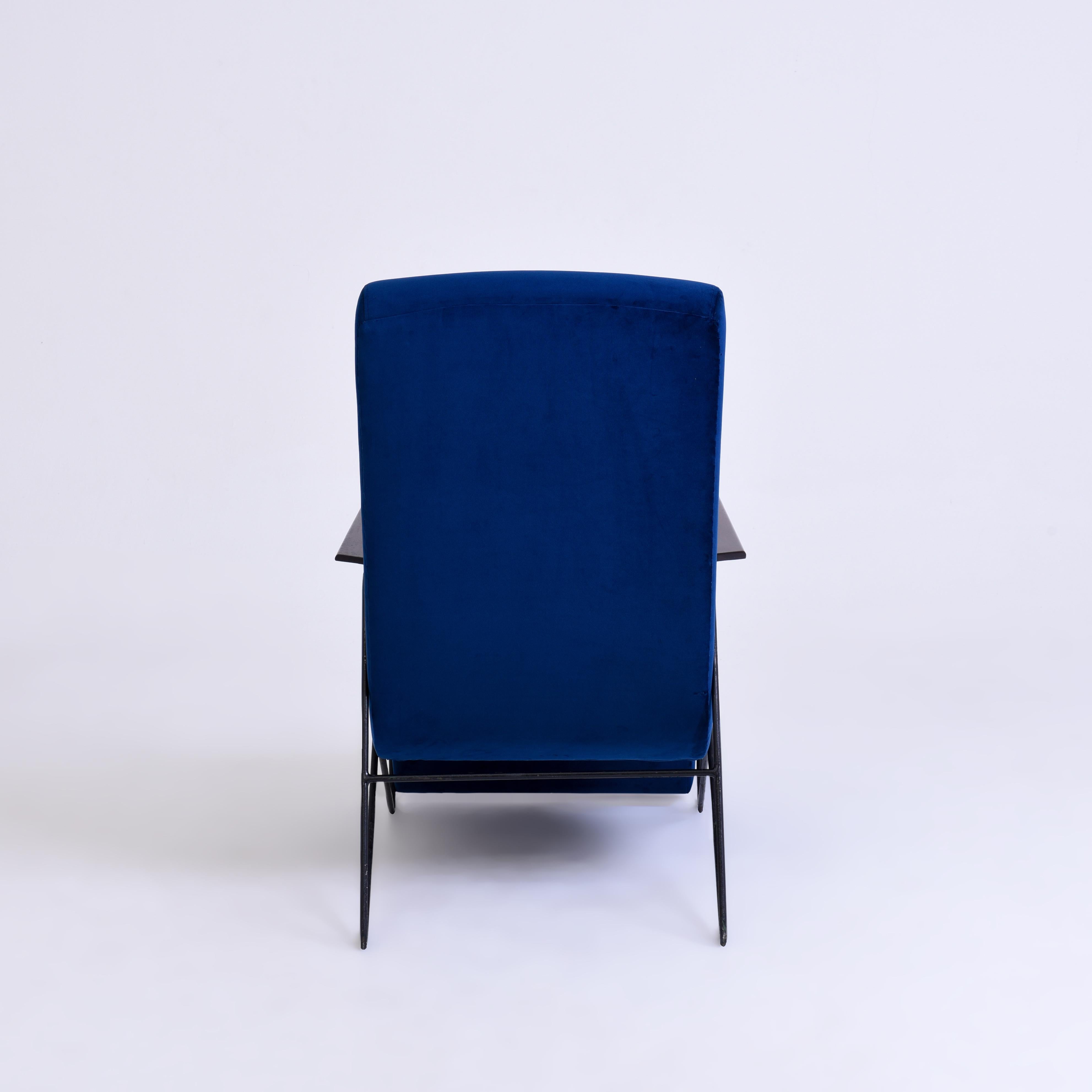 Brazilian Carlo Hauner Midcentury Long Chair with Jacaranda Arms, Brazil, 1950s For Sale