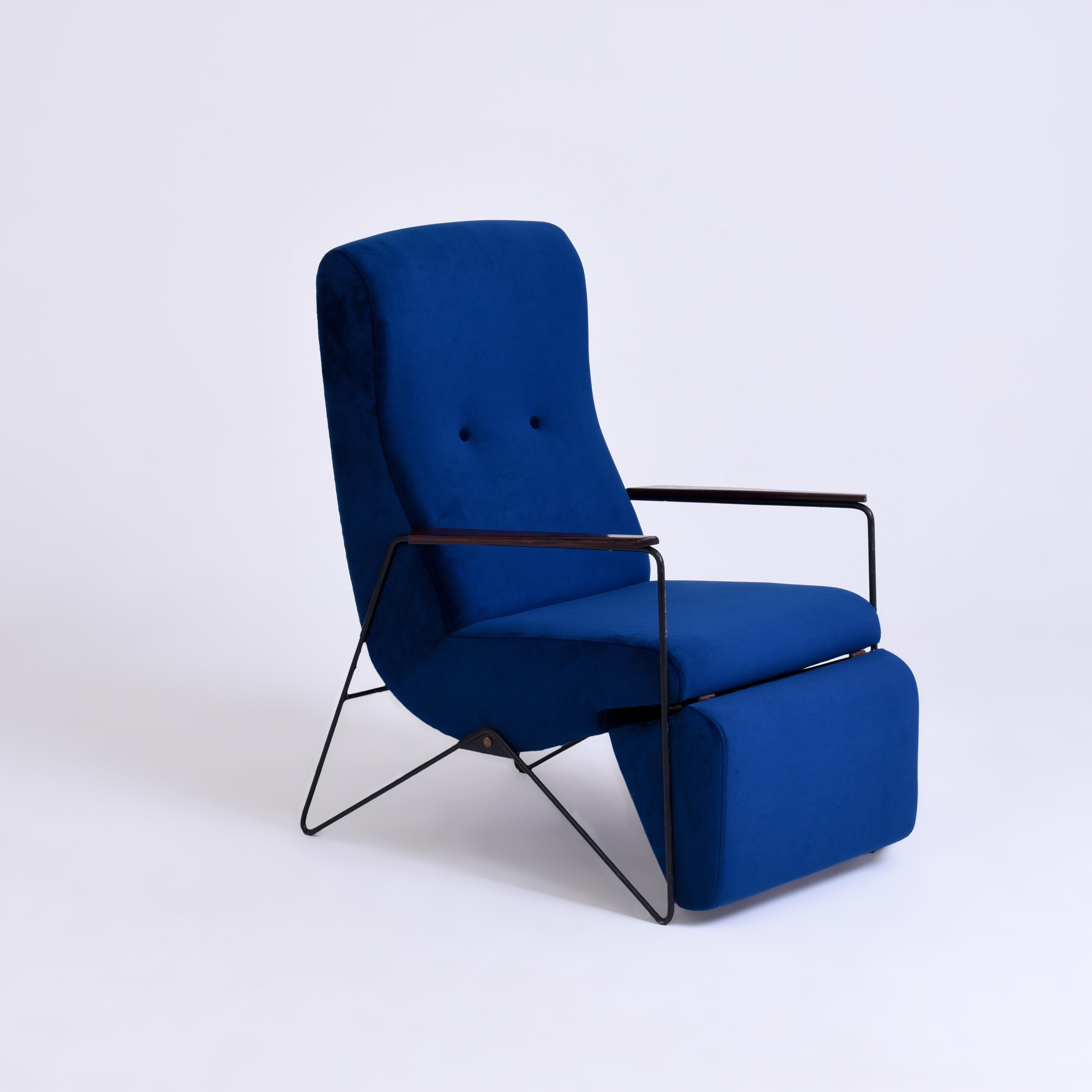 Carlo Hauner Midcentury Long Chair with Jacaranda Arms, Brazil, 1950s In Good Condition For Sale In Dubai, AE