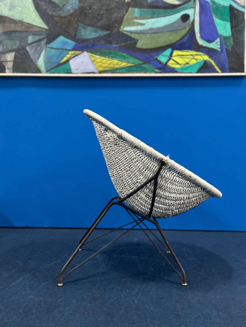 Carlo Hauner für Móveis Artesanal. Mid-Century Modern Armchair aus Rattan und Eisen im Angebot 1