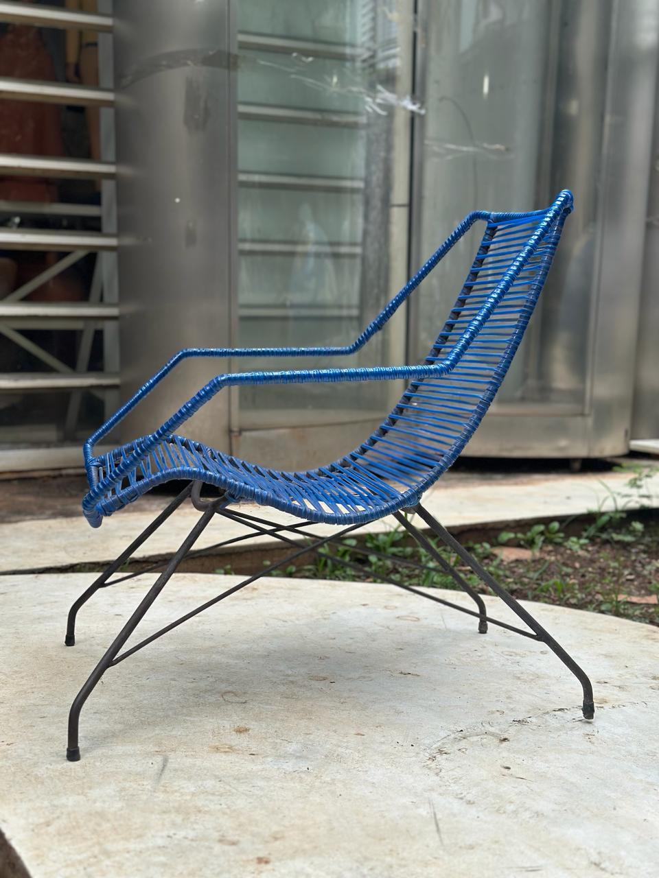 Pair of the classic armchairs that the designer created for veranda or garden, developed for Móveis Artesanais/Forma and immensely successful at the time. In an iron structure and seating in a semi-transparent tubular vinyl. Available in either blue