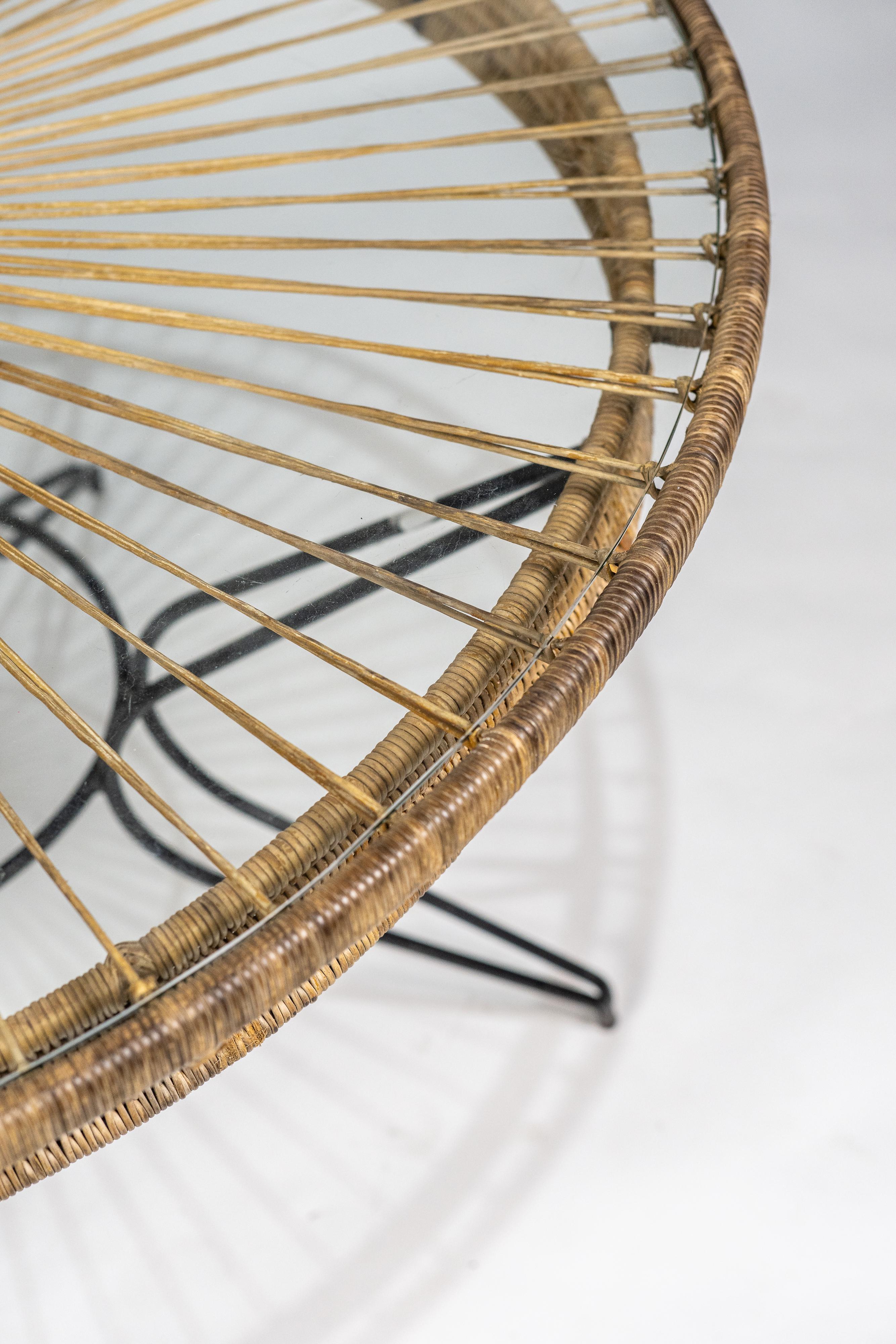 Wicker Carlo Hauner. Round dining table with glass, c. 1950 For Sale