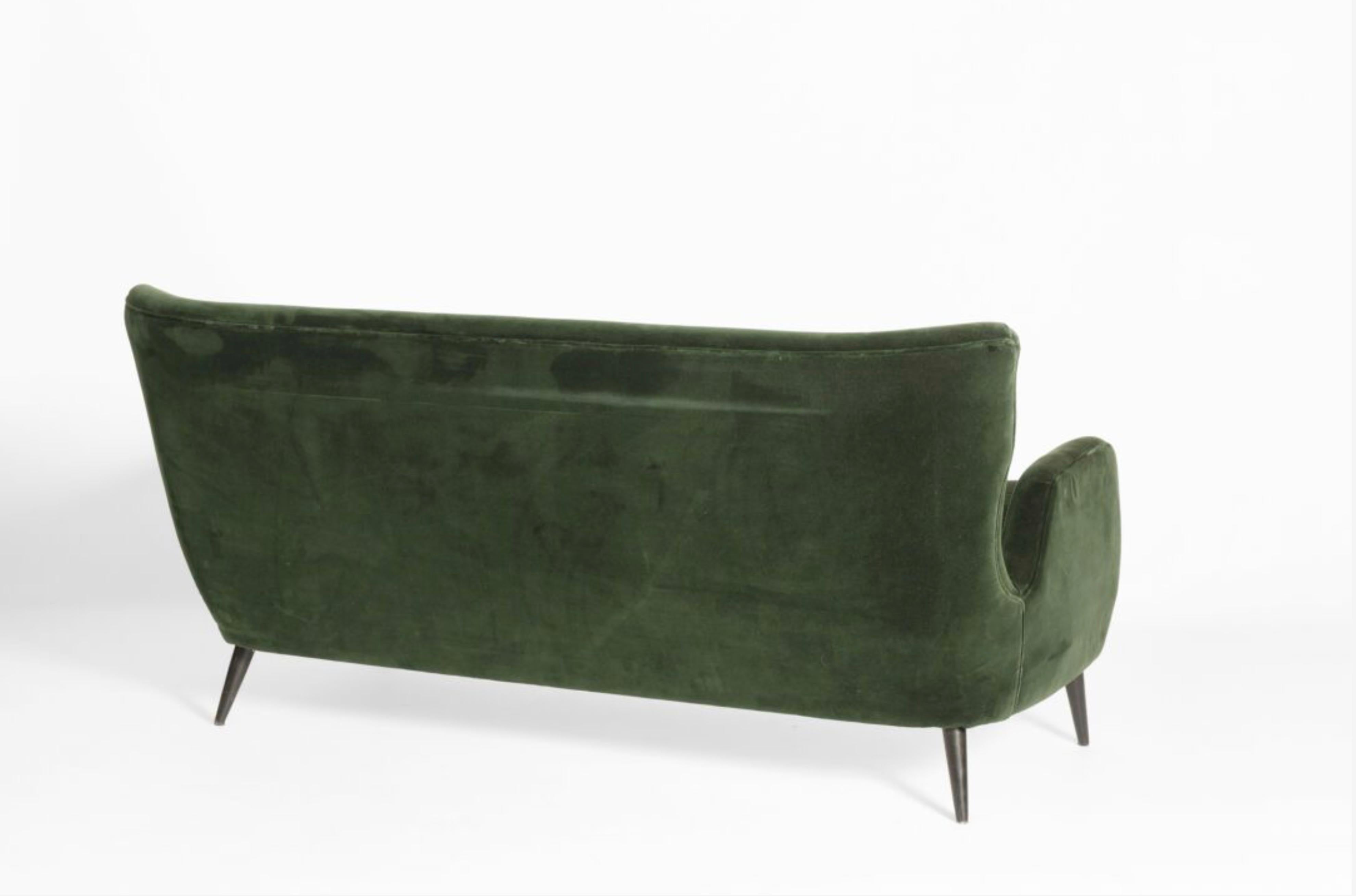 Carlo Hauner. Sofa, um 1950. Grünes Baumwollholz und Samt (Moderne der Mitte des Jahrhunderts) im Angebot