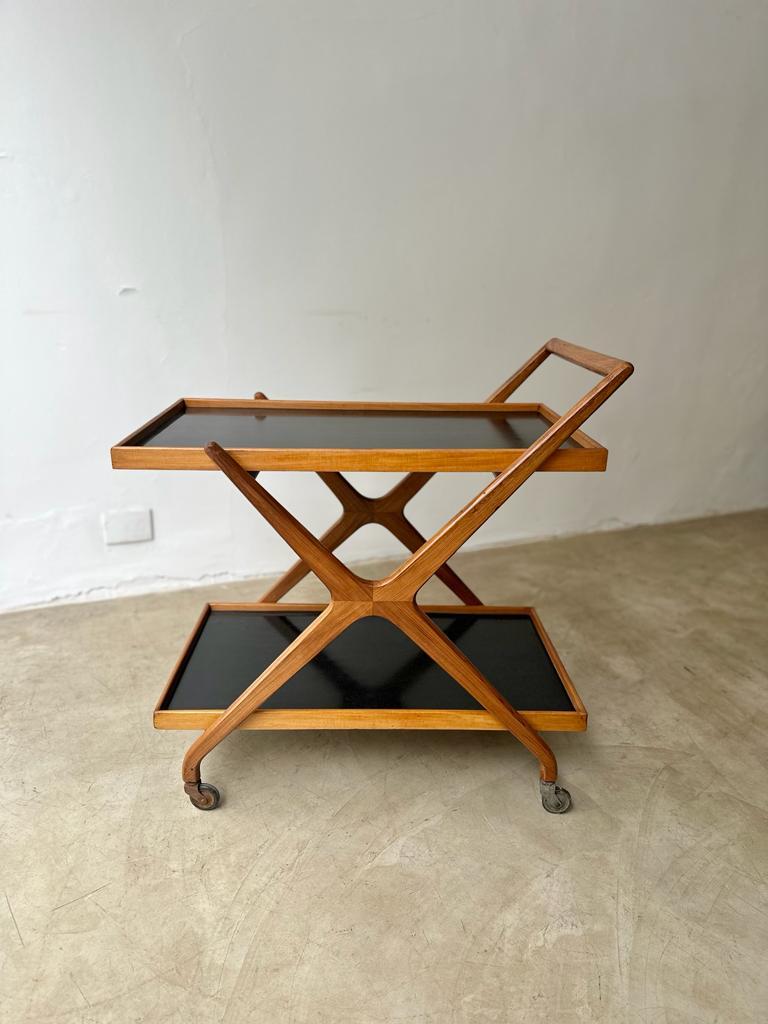 Charming tea trolley with wheels in solid Brazilian caviúna wood and formica. It has the seal of a sophisticated furniture shop, famous in the city of São Paulo in the 1950's. This is a very rare item.