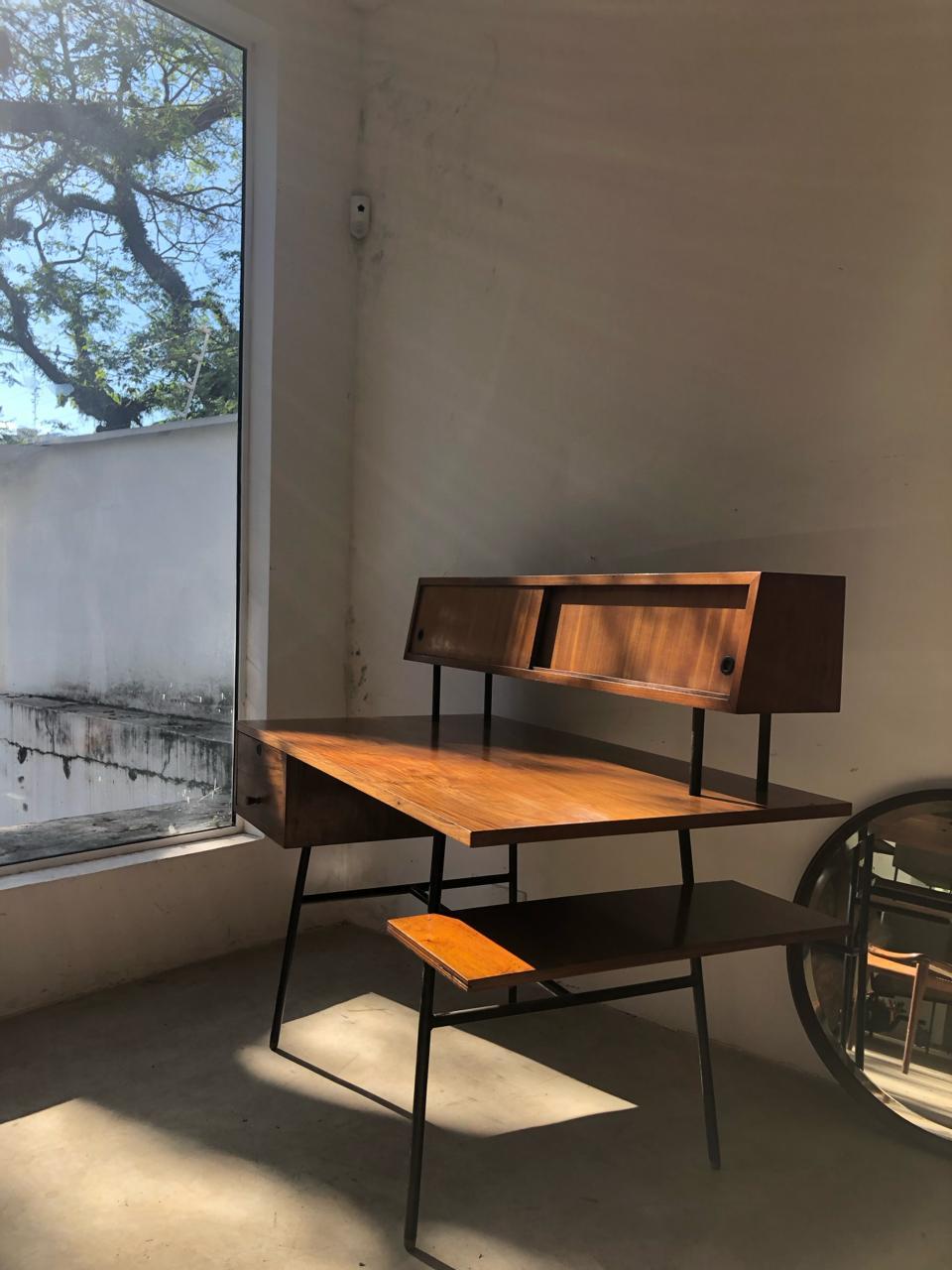 Carlo Hauner's Mid-Century Modern Personal Use Desk aus Caviúna-Holz und Eisen im Angebot 6