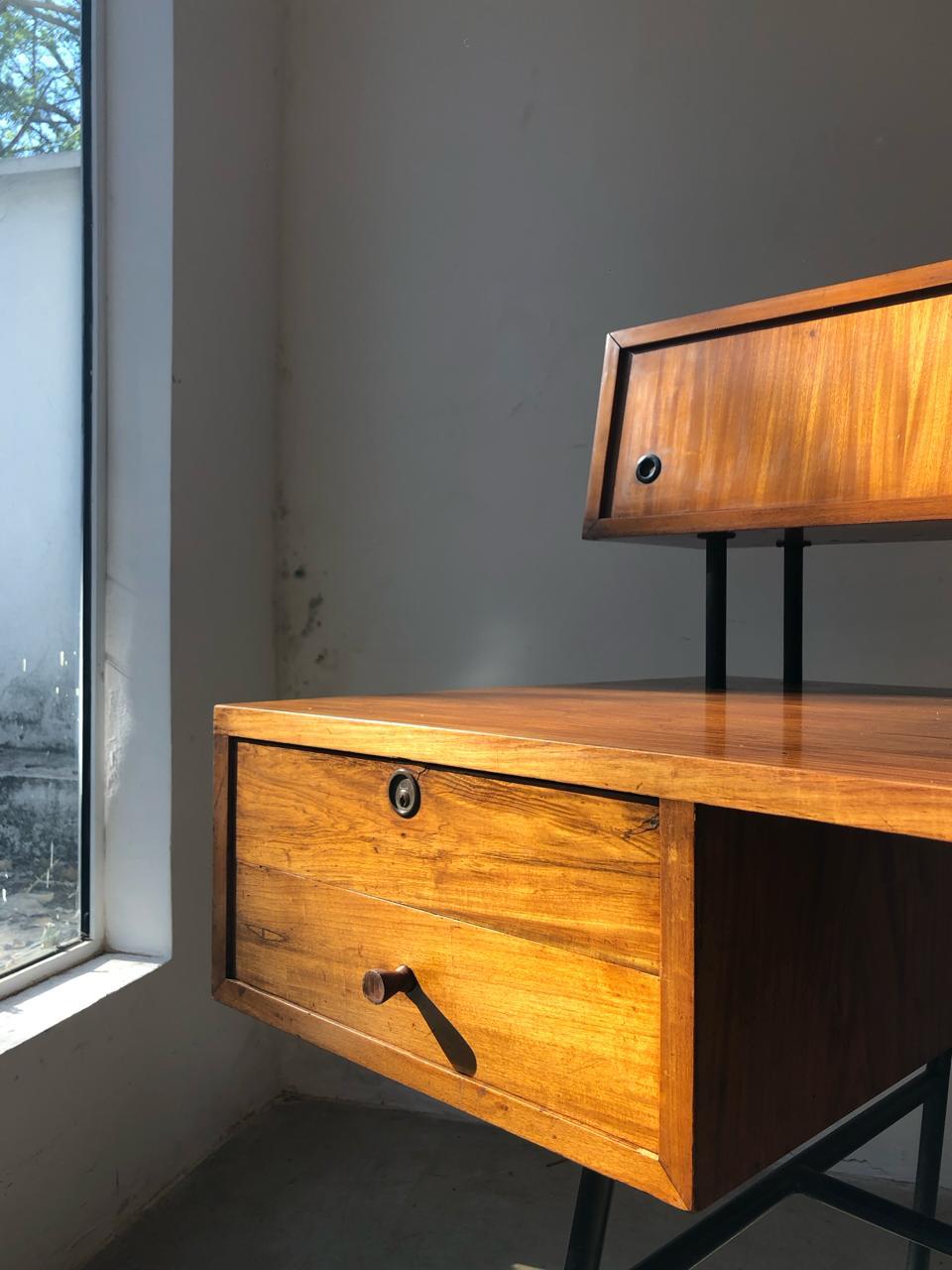 Carlo Hauner's Mid-Century Modern Personal Use Desk in Caviúna Wood and Iron For Sale 8