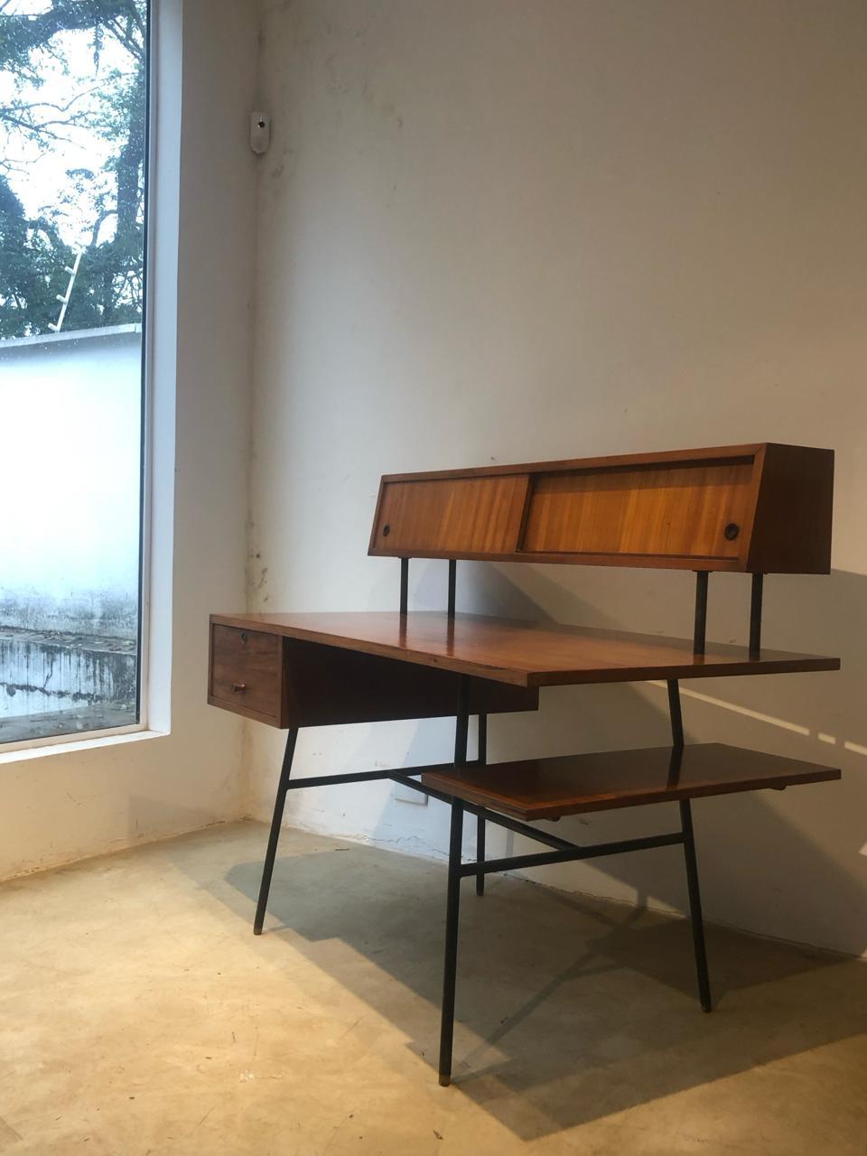 Carlo Hauner's Mid-Century Modern Personal Use Desk in Caviúna Wood and Iron For Sale 10