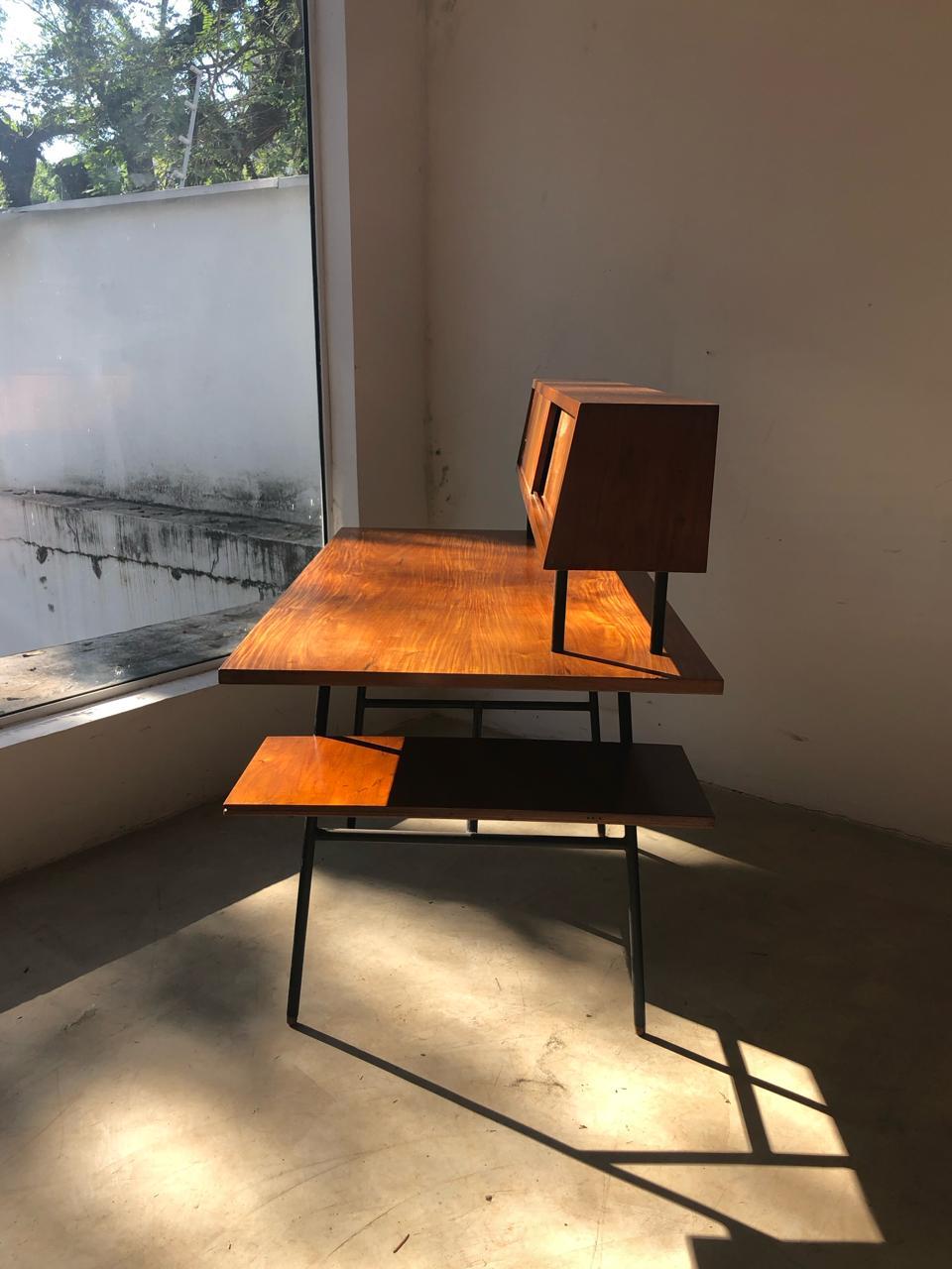 Carlo Hauner's Mid-Century Modern Personal Use Desk in Caviúna Wood and Iron For Sale 14