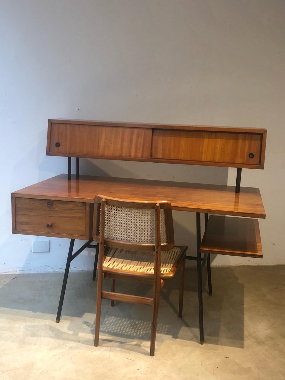 Carlo Hauner's Mid-Century Modern Personal Use Desk in Caviúna Wood and Iron For Sale 3