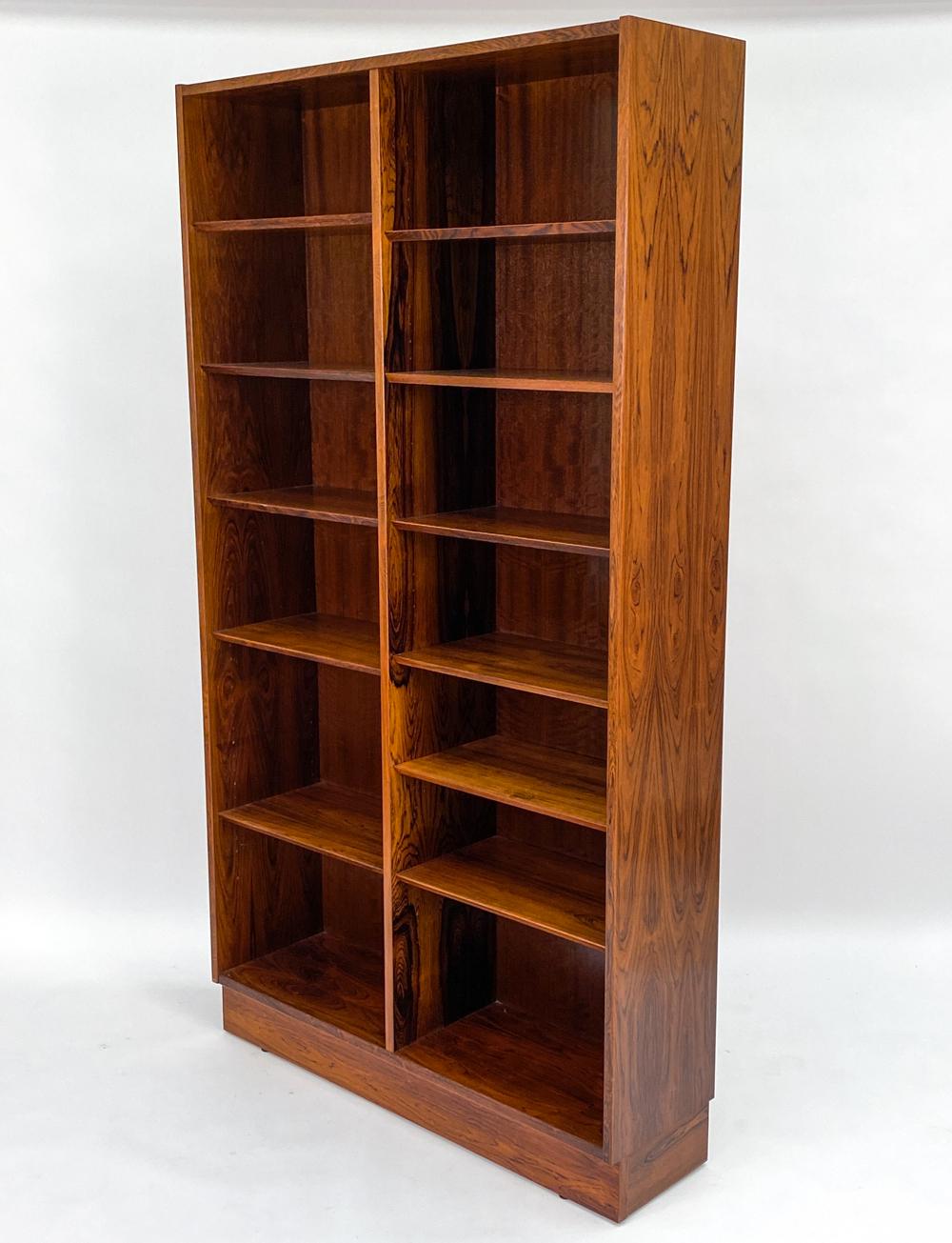 Carlo Jensen for Poul Hundevad Danish Mid-Century Rosewood Bookcase In Good Condition In Norwalk, CT