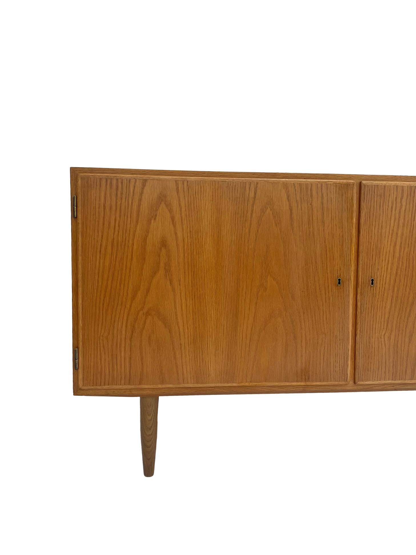 Carlo Jensen for Poul Hundevad Large Oak Sideboard. Denmark, 1960s 5