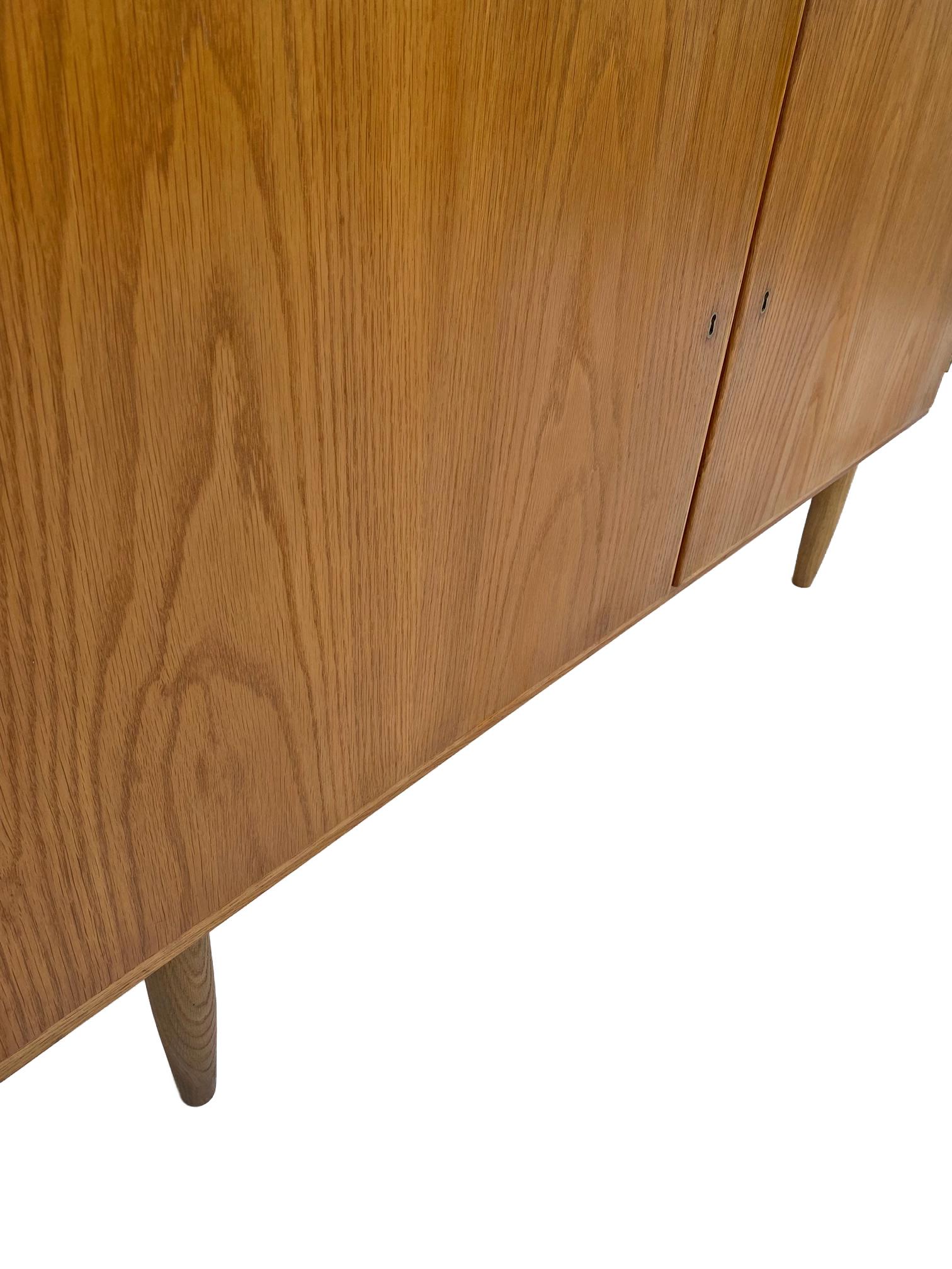 Designed by Carlo Jensen for Hundevad & Co, this oak sideboard would make a beautiful addition to any work or home environment. 


Jensen integrates structural integrity with style, the adjustable shelves and filing drawers made from Beech and