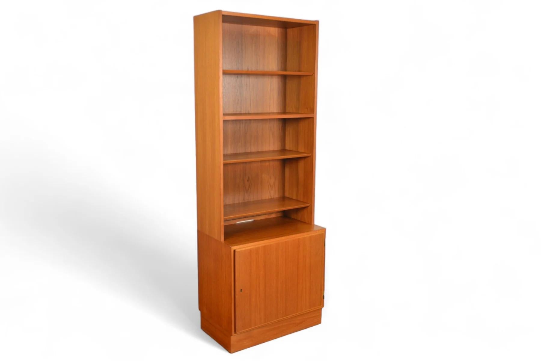 Origen: Dinamarca
Diseñador: Carlo Jensen
Fabricante: Hundevad + Co.
Época: años 60
Materiales: Teca
Medidas: 27,5